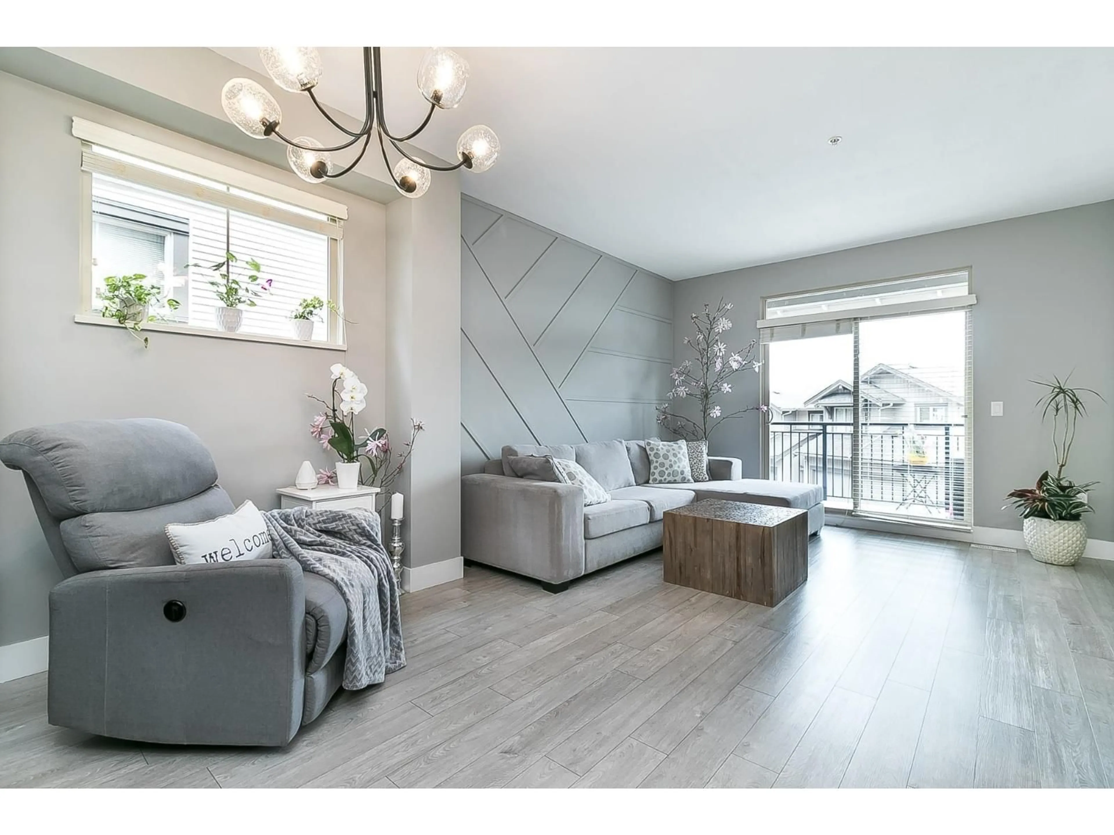 Living room with furniture, unknown for 10 - 20326 68 AVENUE, Langley British Columbia V2Y0E3