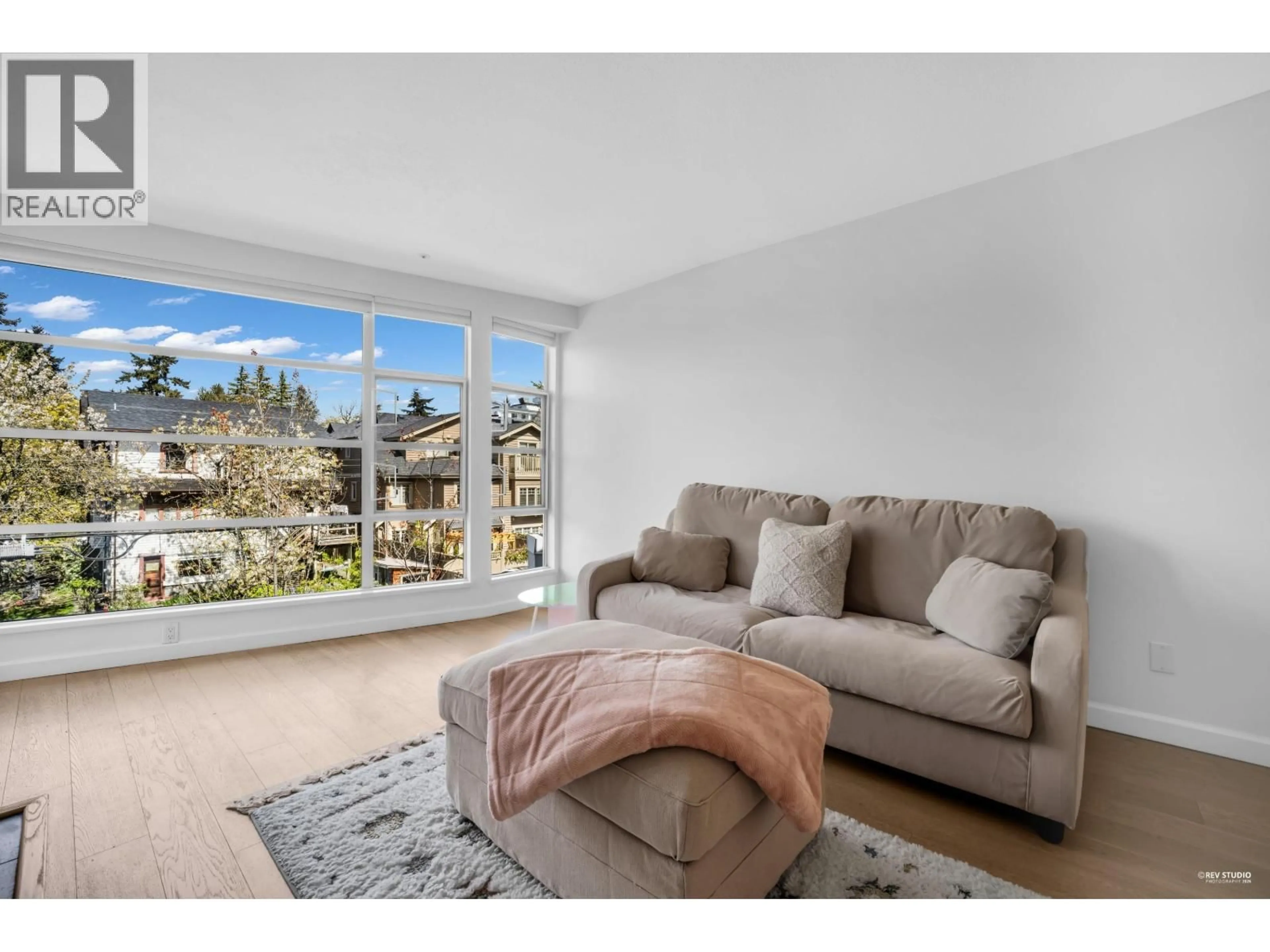 Living room with furniture, unknown for 404 - 2575 4TH AVENUE, Vancouver British Columbia V6K1P5