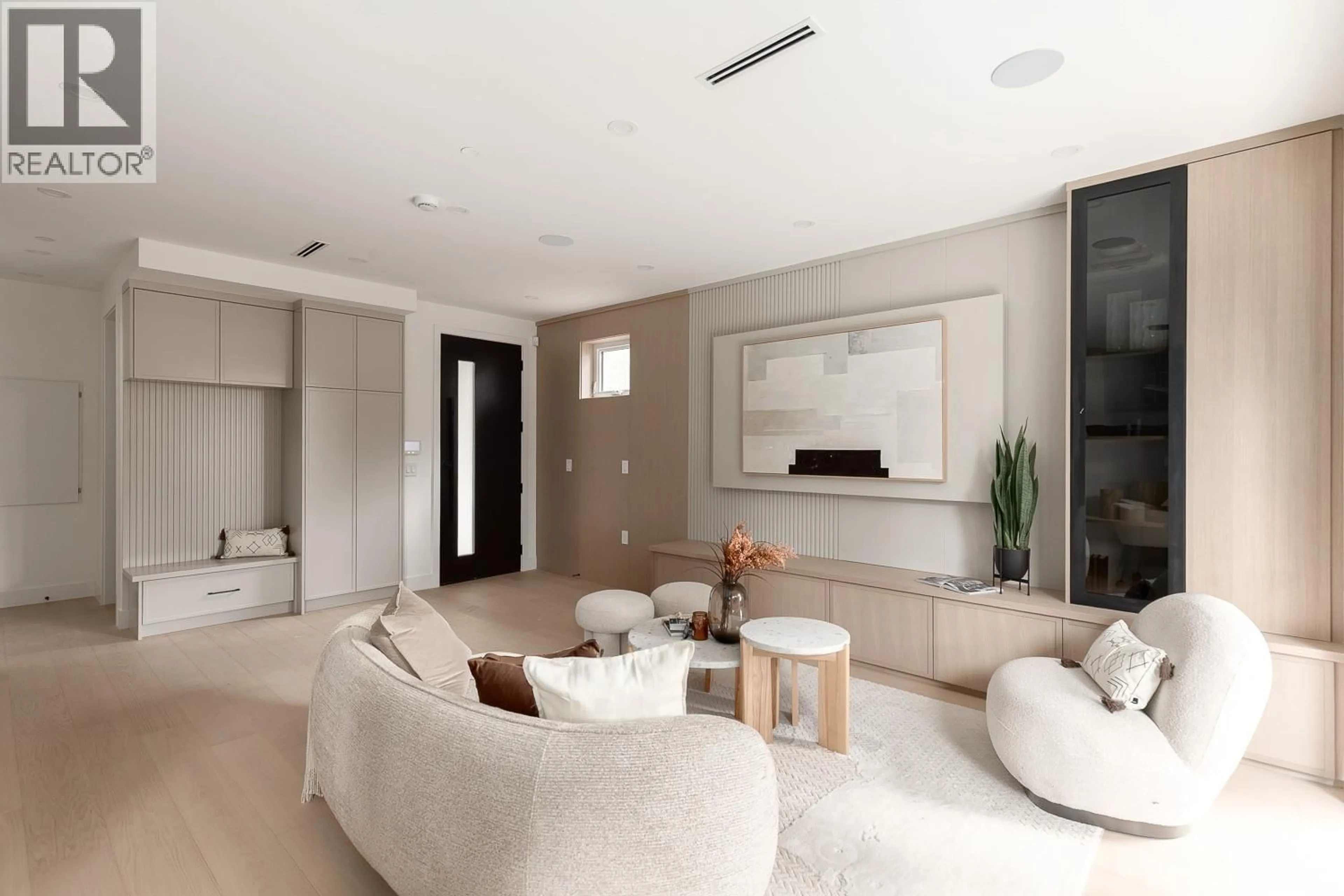 Living room with furniture, unknown for 2 - 475 20TH AVENUE, Vancouver British Columbia V5Y2C7