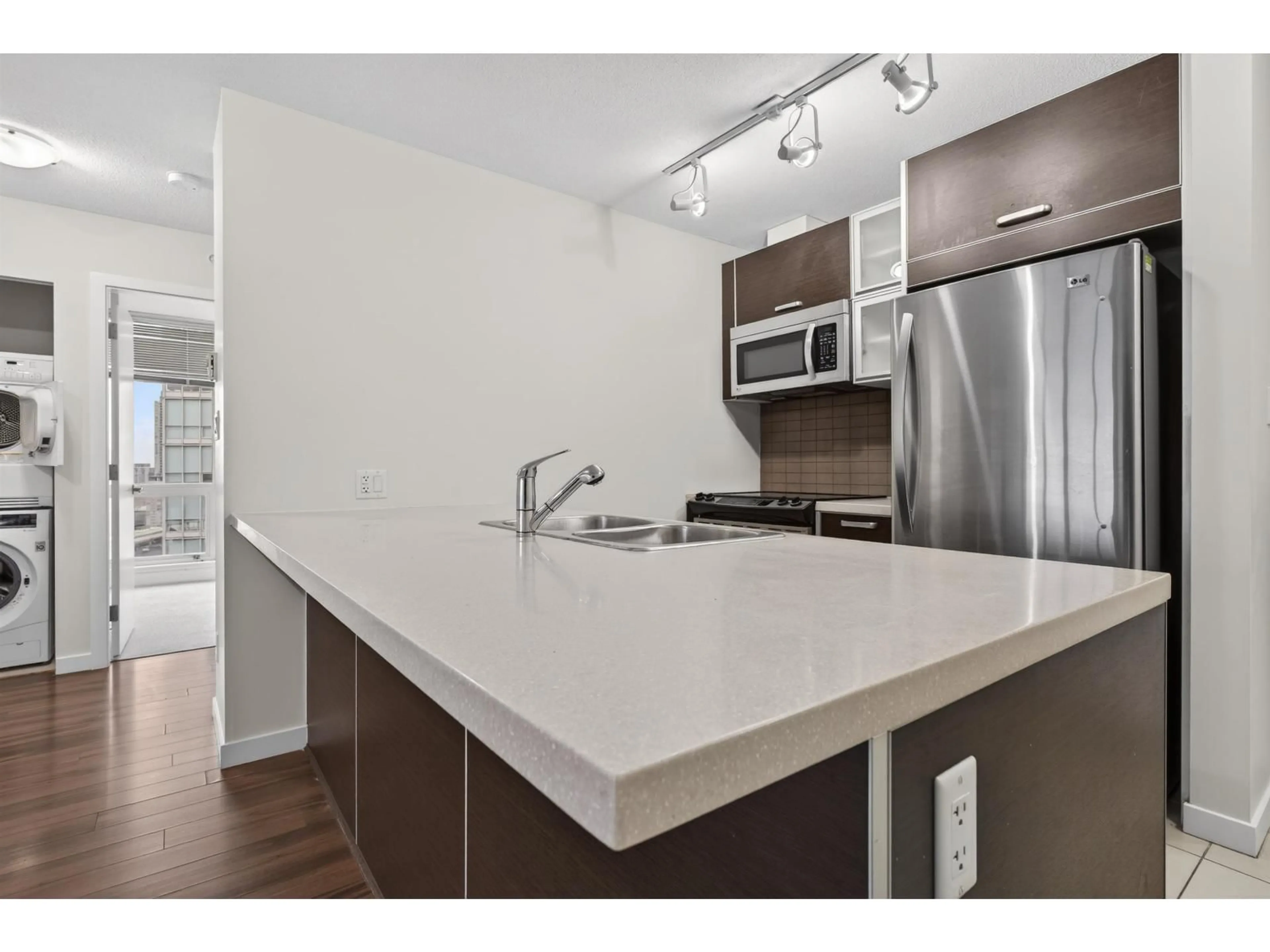 Standard kitchen, unknown for 3109 - 9981 WHALLEY BOULEVARD, Surrey British Columbia V3T0G6