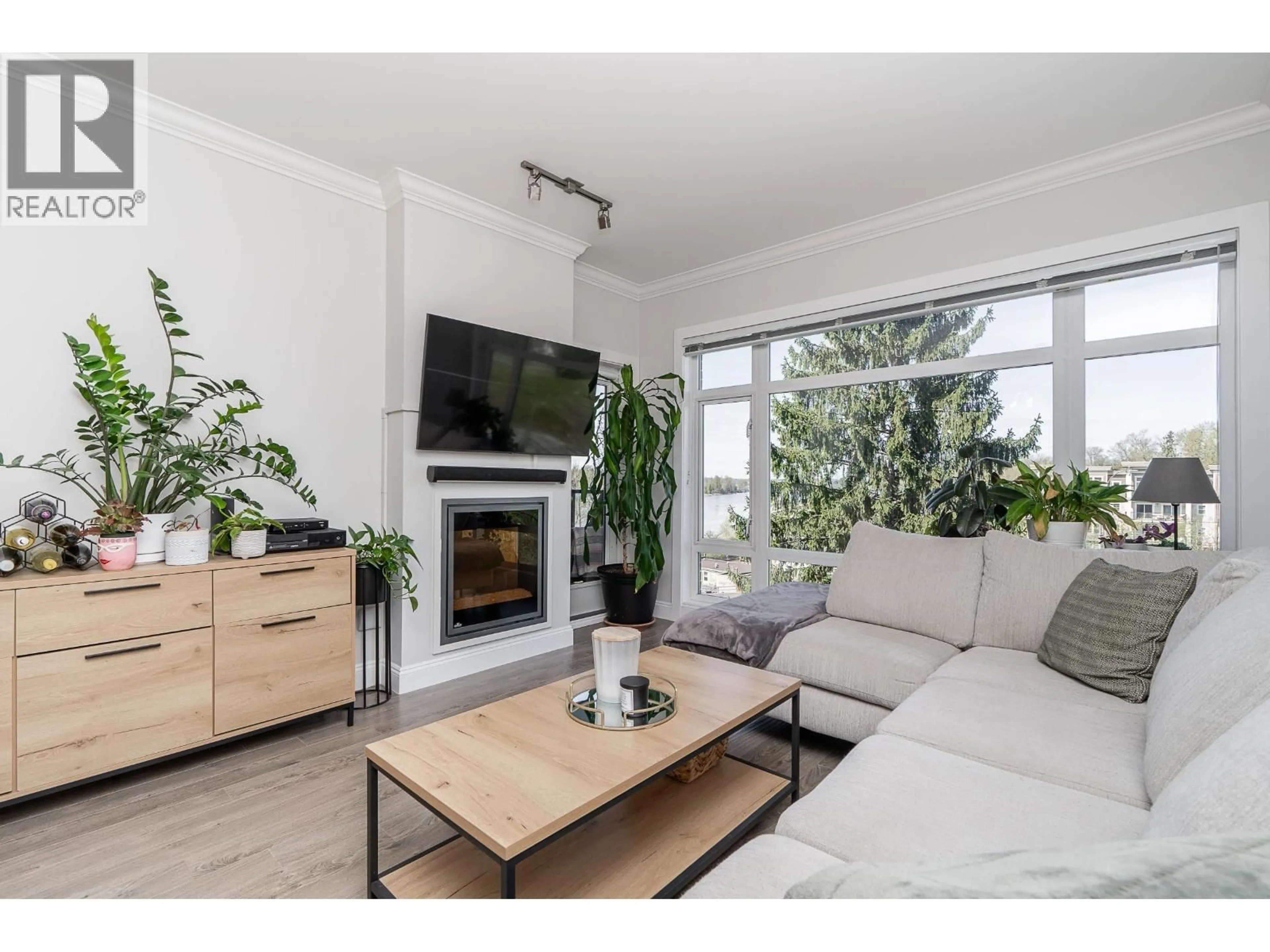 Living room with furniture, wood/laminate floor for 309 - 11566 224 STREET, Maple Ridge British Columbia V2X5Z7