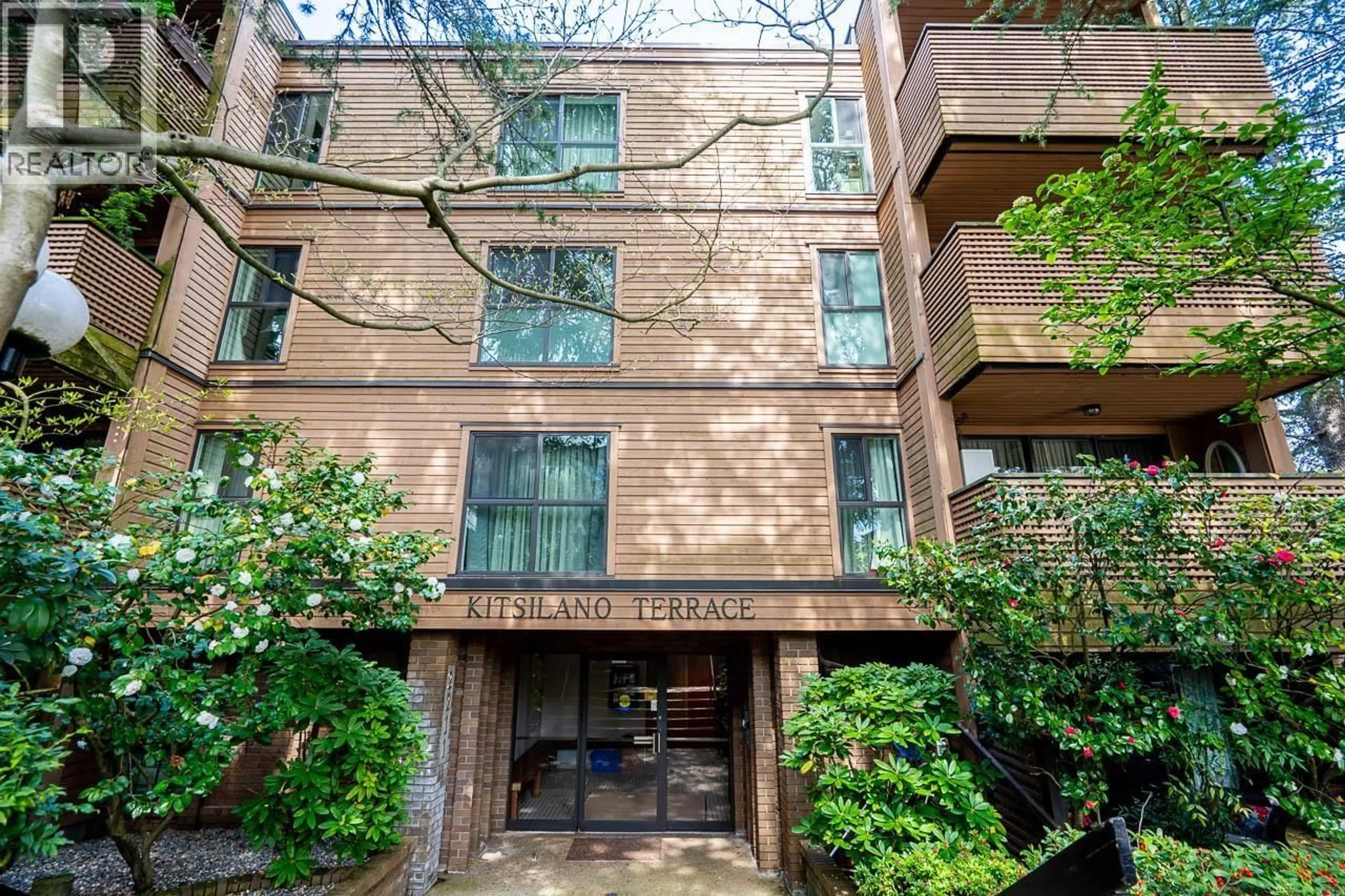 Indoor foyer for 209 - 2211 2ND AVENUE, Vancouver British Columbia V5K1H8