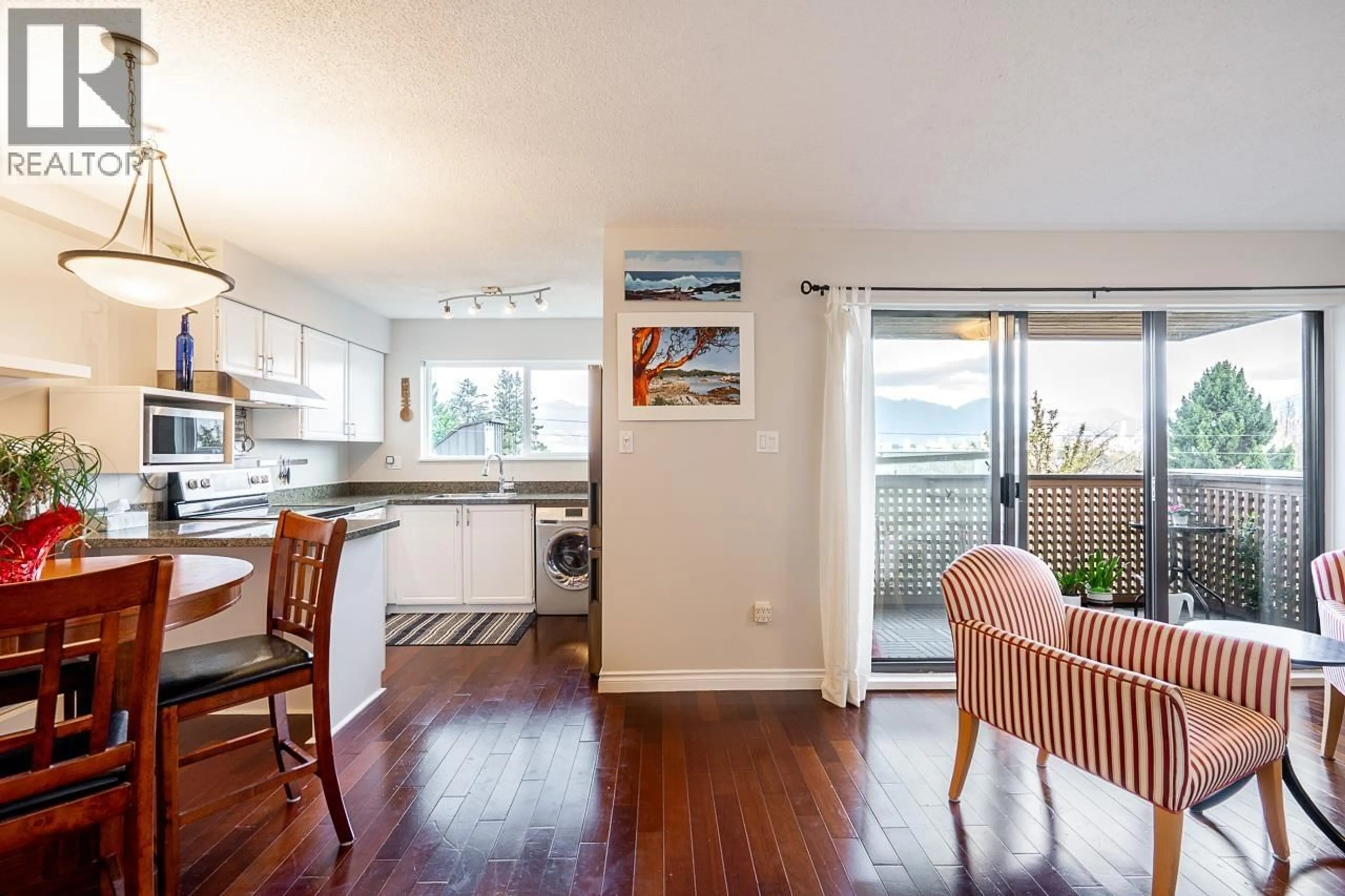 Open concept kitchen, wood/laminate floor for 209 - 2211 2ND AVENUE, Vancouver British Columbia V5K1H8