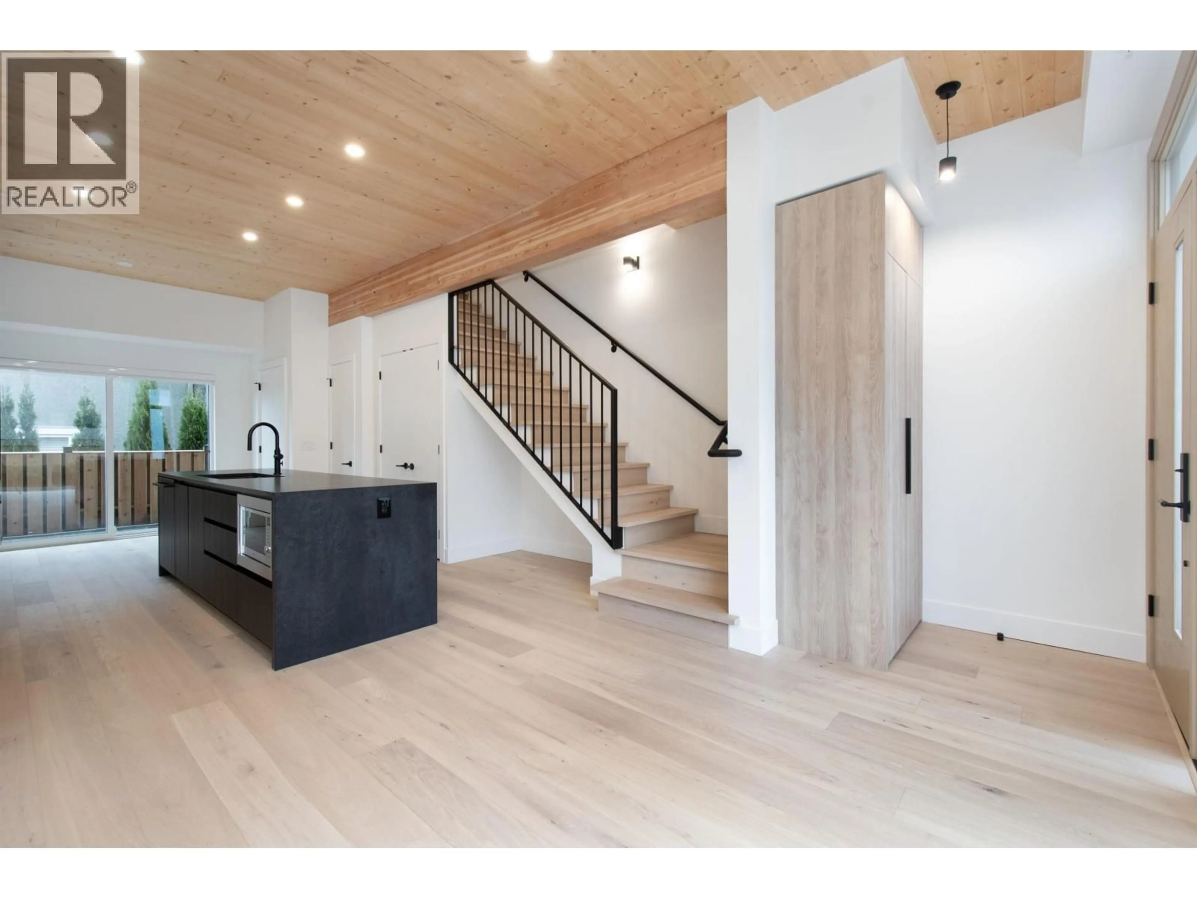 Unknown for 4170 COLUMBIA STREET, Vancouver British Columbia V5Y2J6