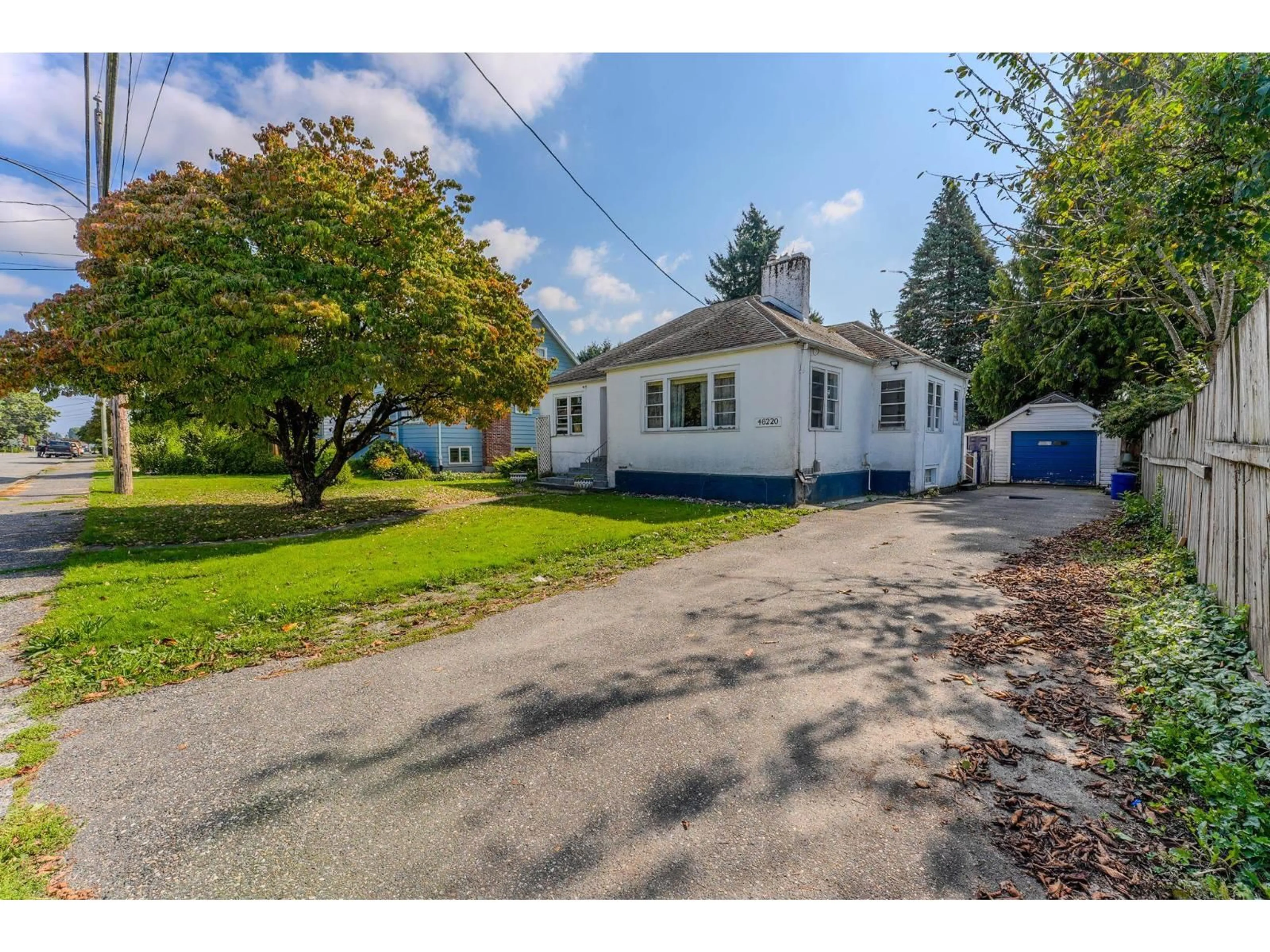 A pic from outside/outdoor area/front of a property/back of a property/a pic from drone, street for 46220 MAPLE AVENUE, Chilliwack British Columbia V2P2J4
