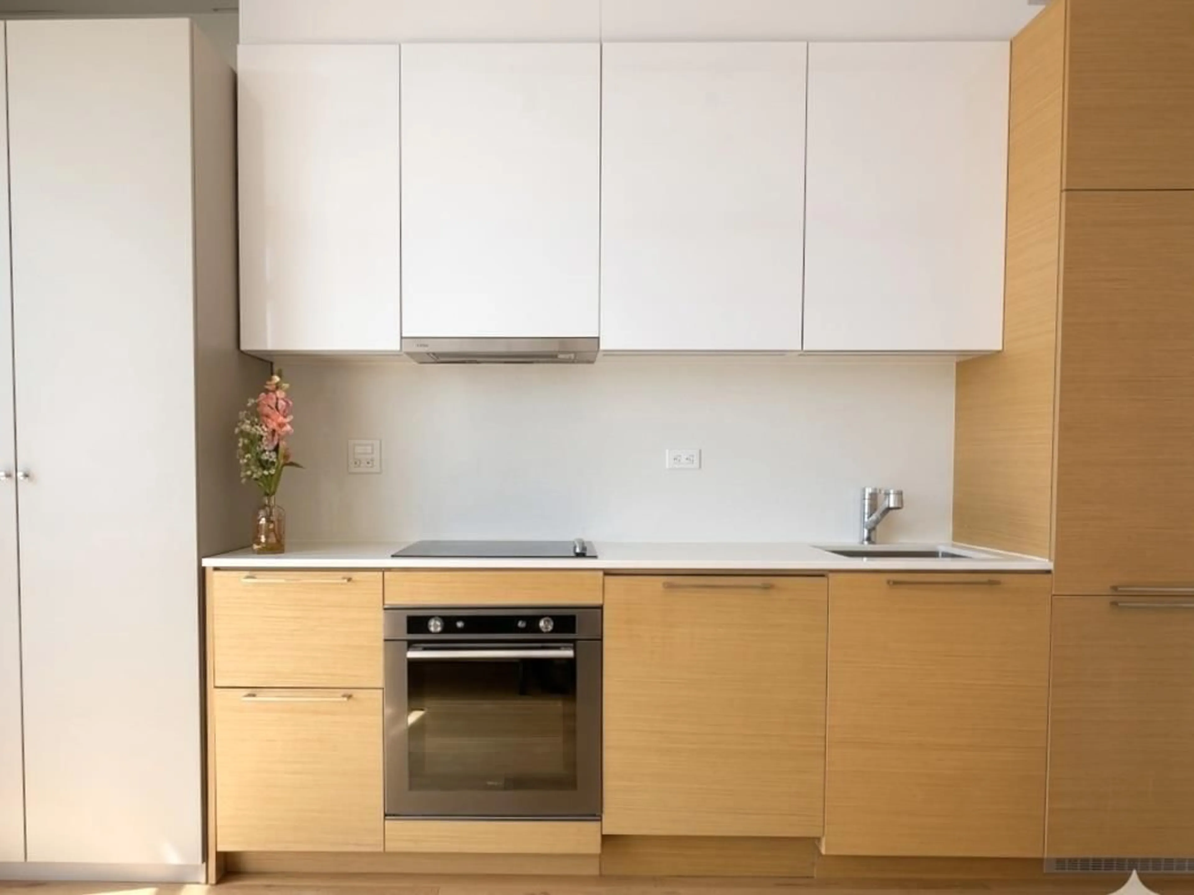 Standard kitchen, wood/laminate floor for 3101 - 13438 CENTRAL AVENUE, Surrey British Columbia V3T0N2