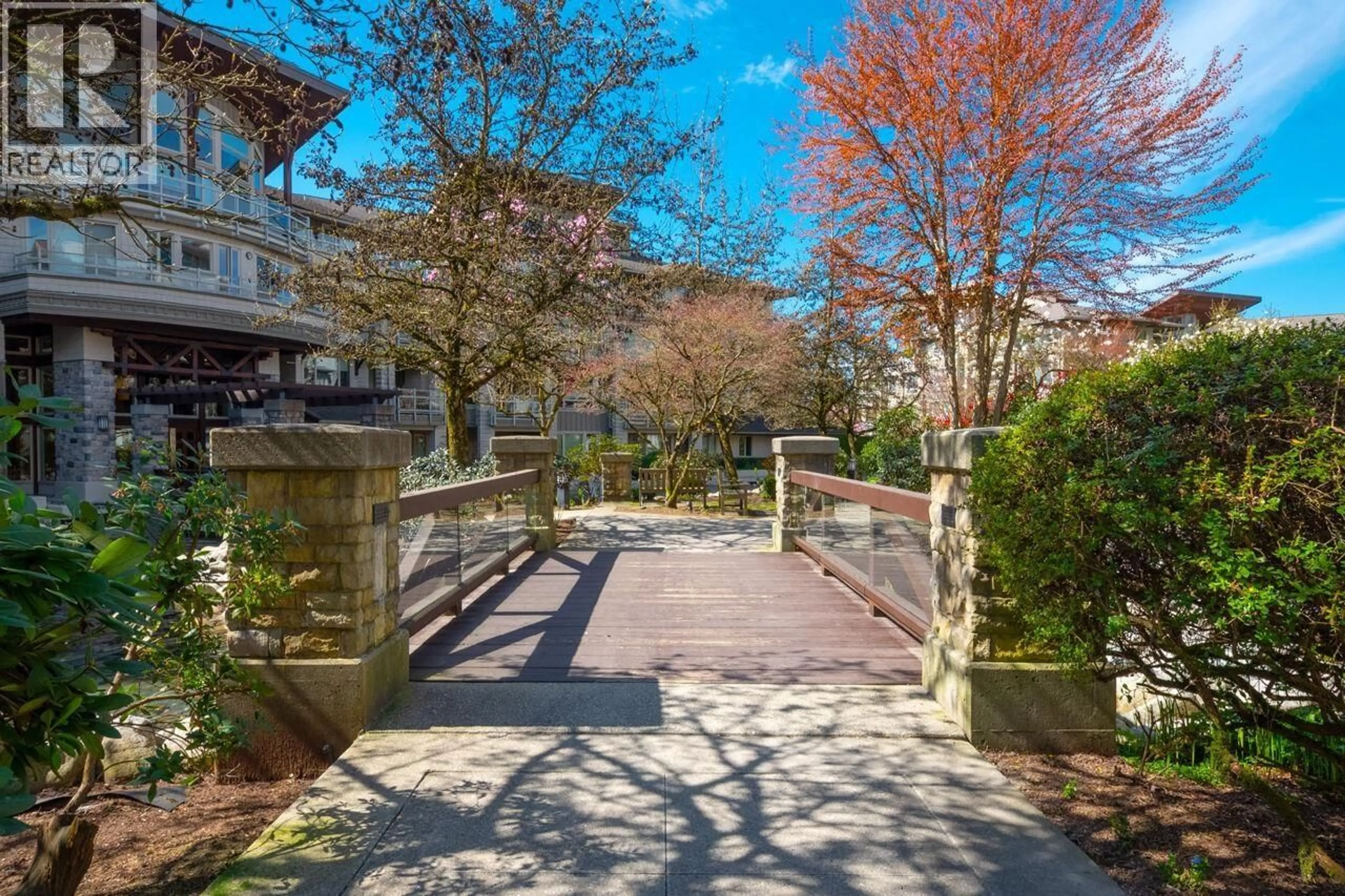 Patio, street for 414 - 530 RAVEN WOODS DRIVE, North Vancouver British Columbia V7G2T5