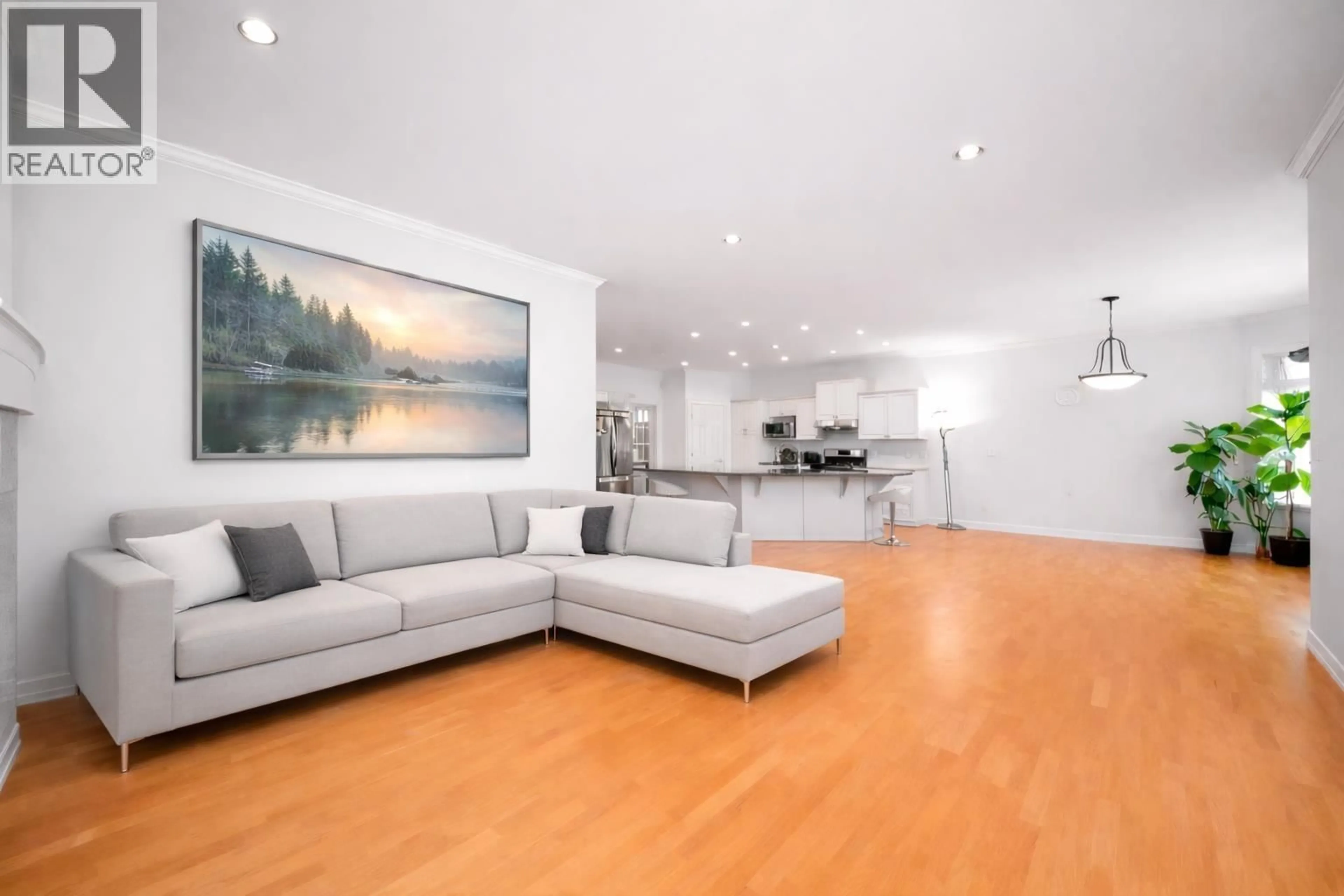 Living room with furniture, wood/laminate floor for 6291 SEMLIN COURT, Richmond British Columbia V7C5S3