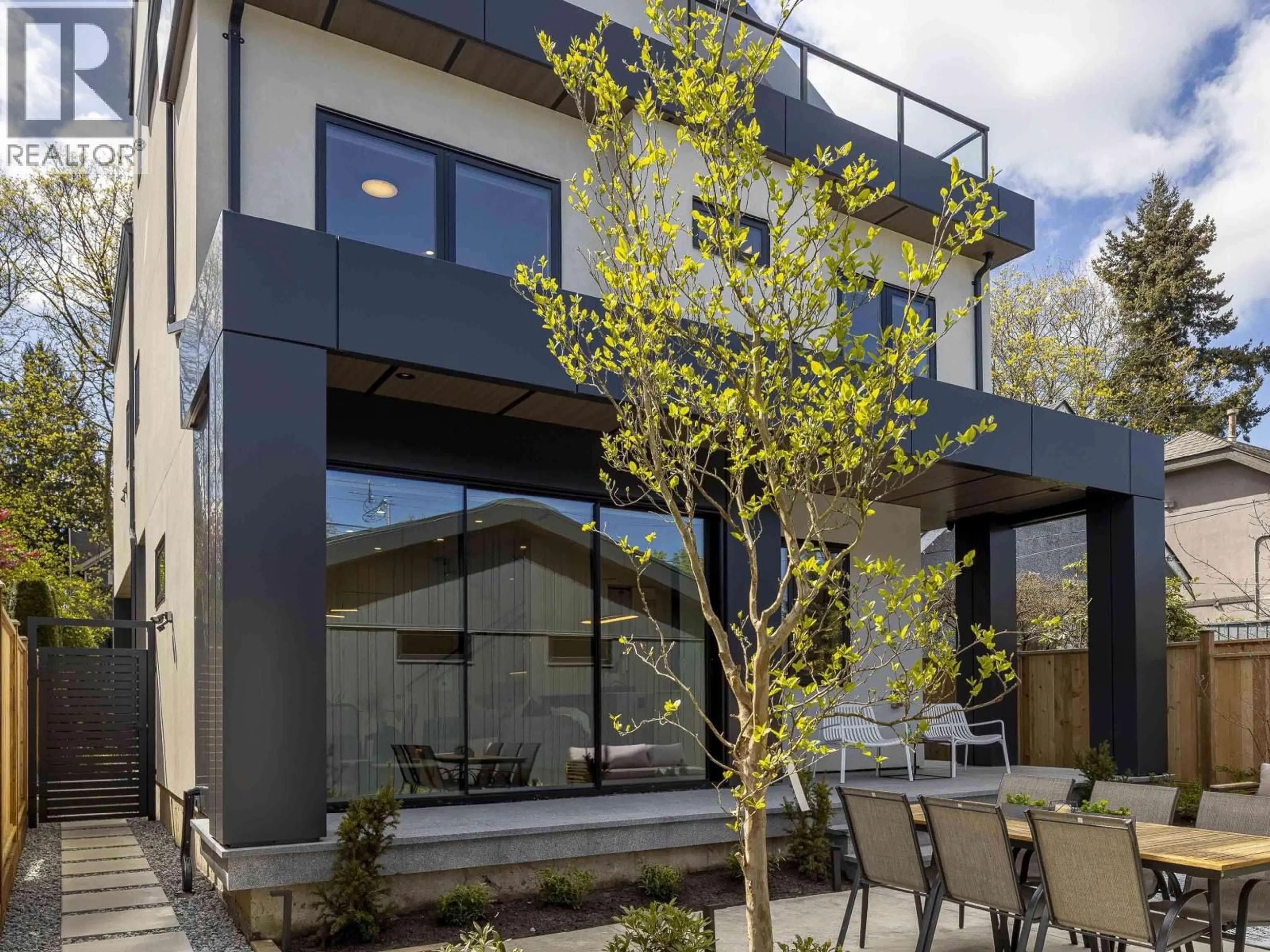 Unknown for 2 - 3255 13TH AVENUE, Vancouver British Columbia V6K2V6