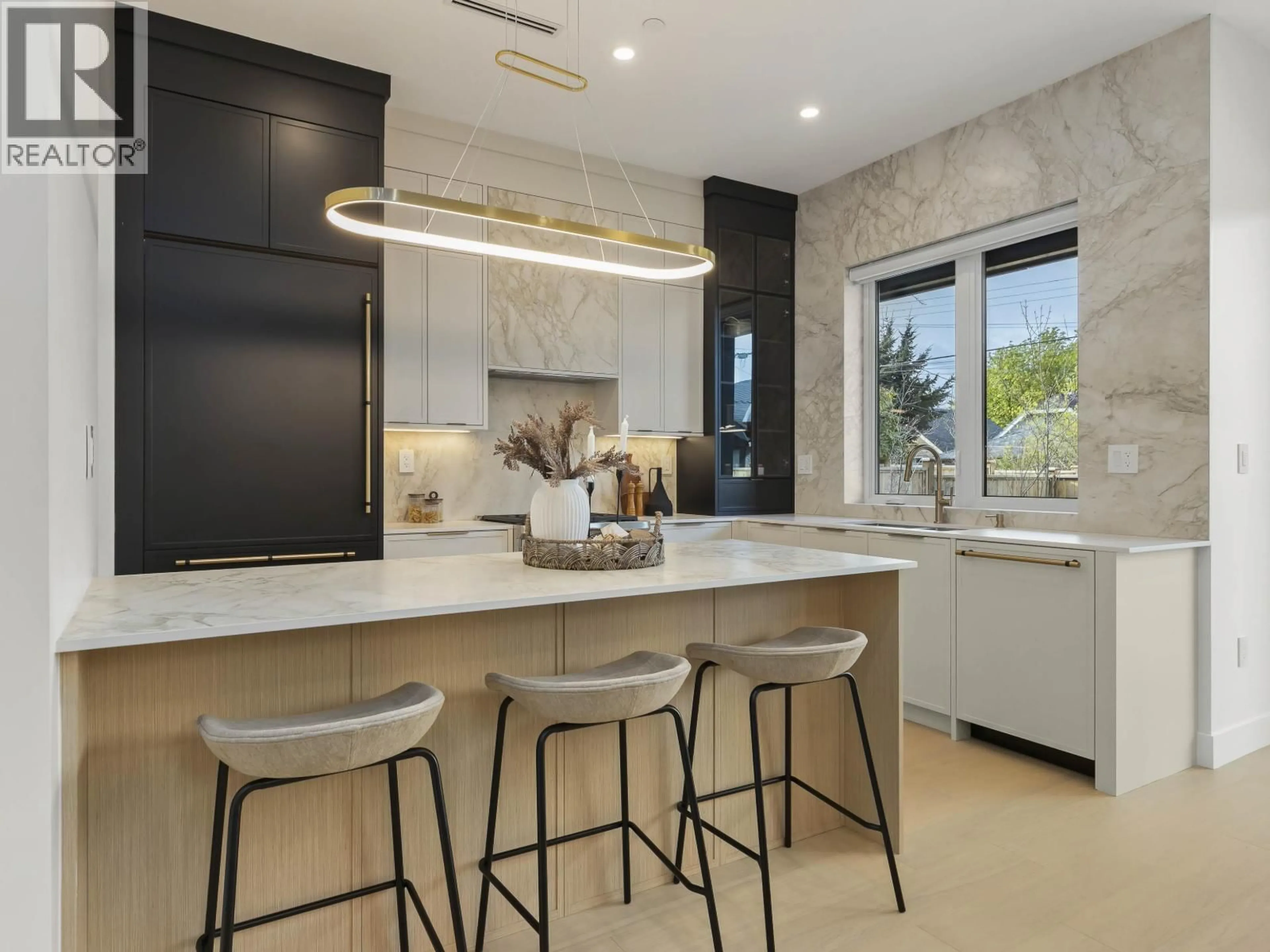 Contemporary kitchen, ceramic/tile floor for 2 - 3255 13TH AVENUE, Vancouver British Columbia V6K2V6