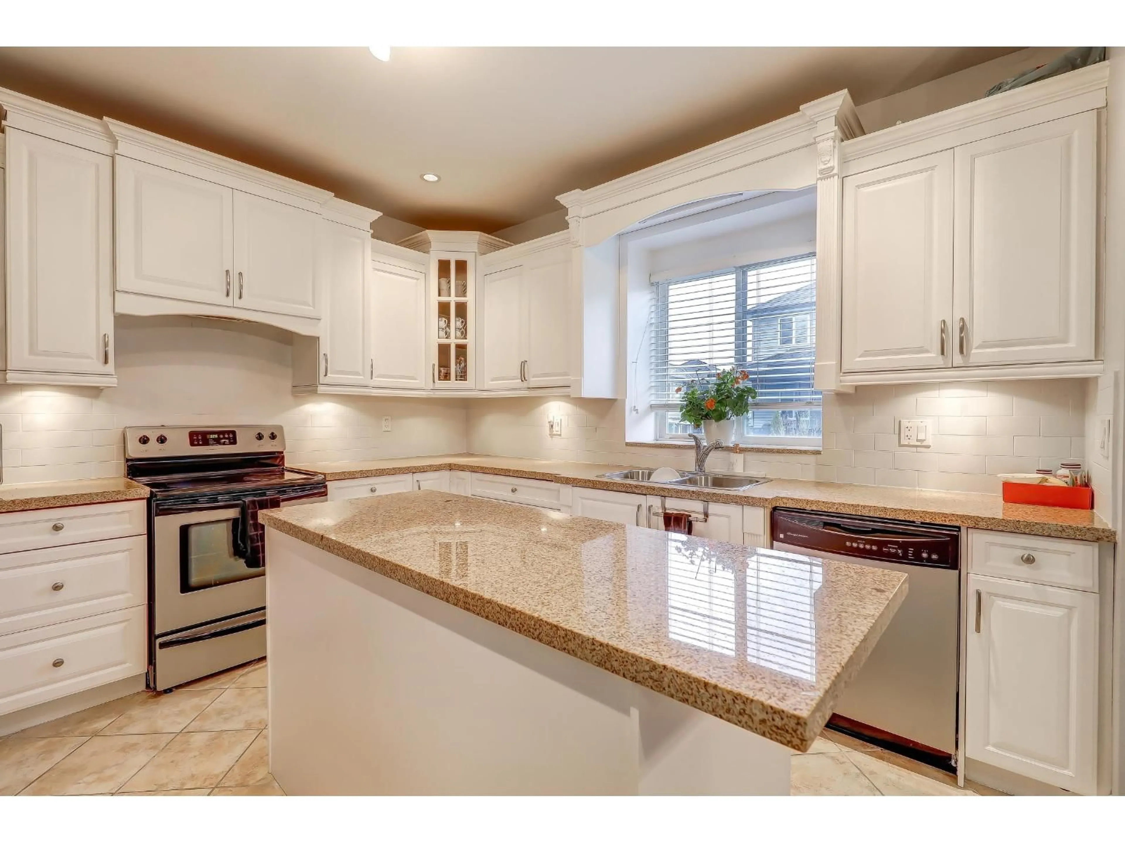 Open concept kitchen, ceramic/tile floor for 16226 96B AVENUE, Surrey British Columbia V3S2M4