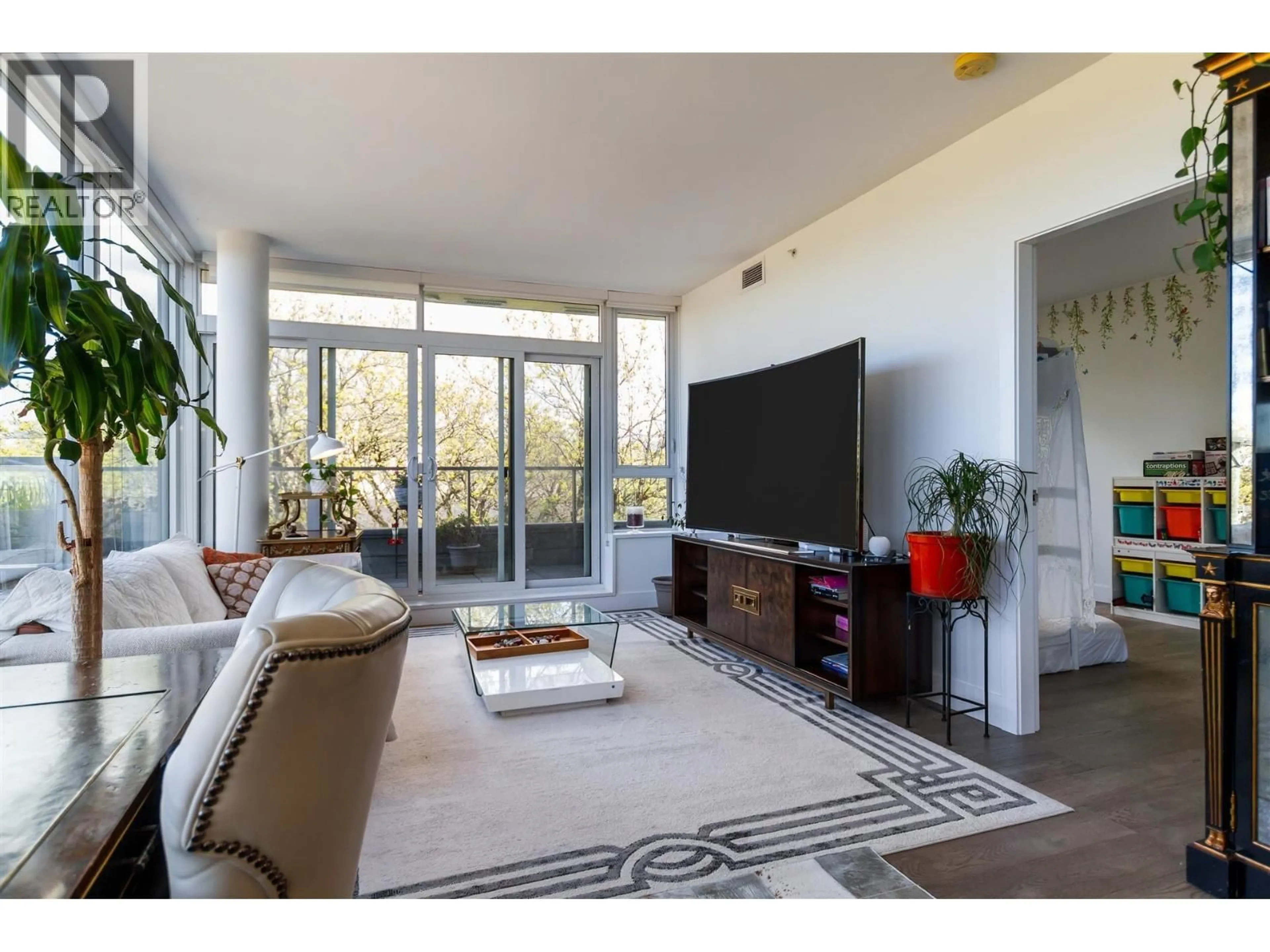 Living room with furniture, unknown for 402 - 6333 WEST BOULEVARD, Vancouver British Columbia V6M0C1