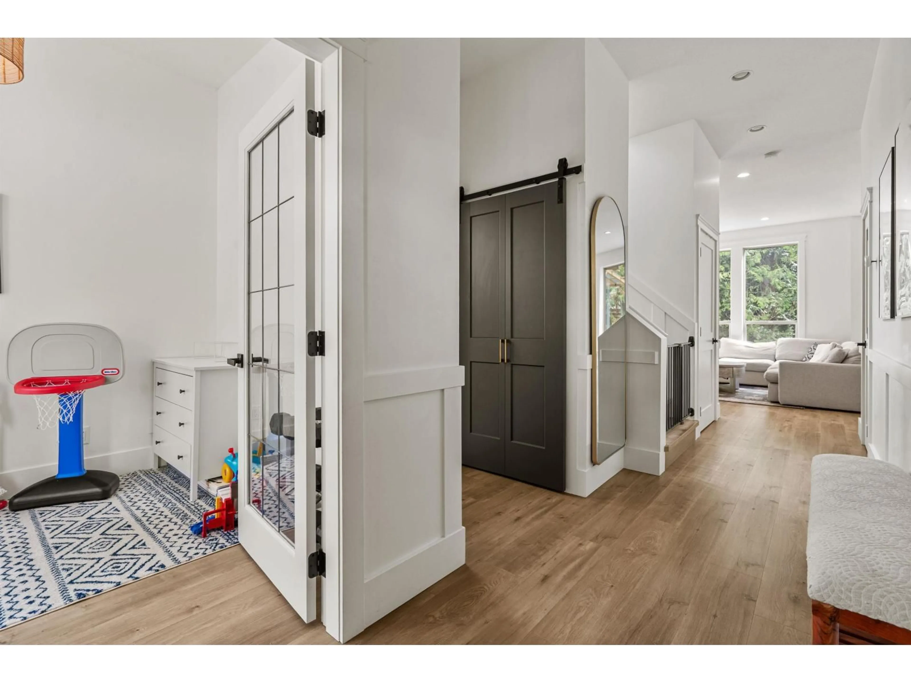 Indoor entryway for 2 - 46248 KERMODE CRESCENT, Chilliwack British Columbia V2R0C7