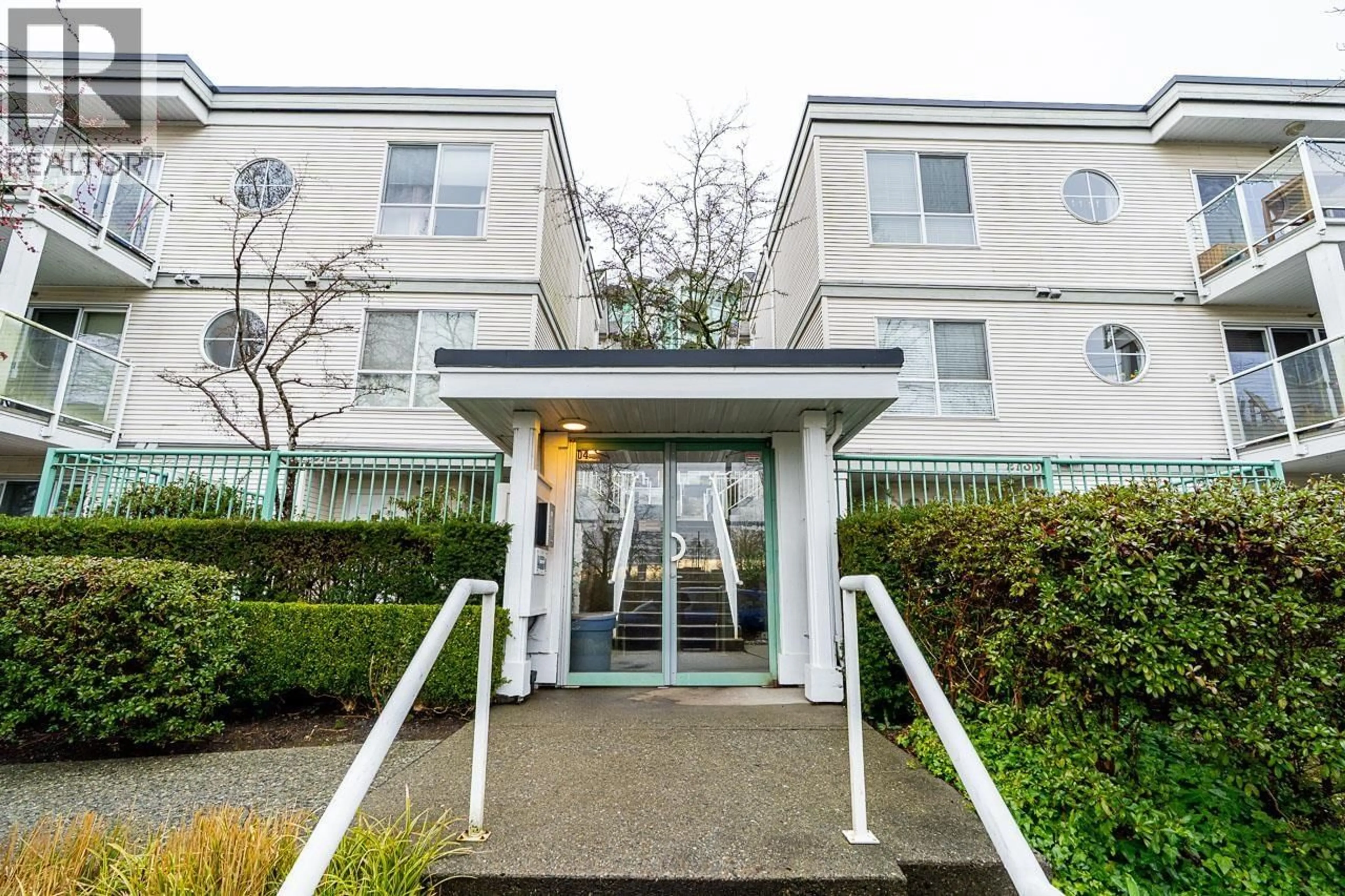 Indoor foyer for 74 - 2733 KENT AVENUE NORTH, Vancouver British Columbia V5S3T9