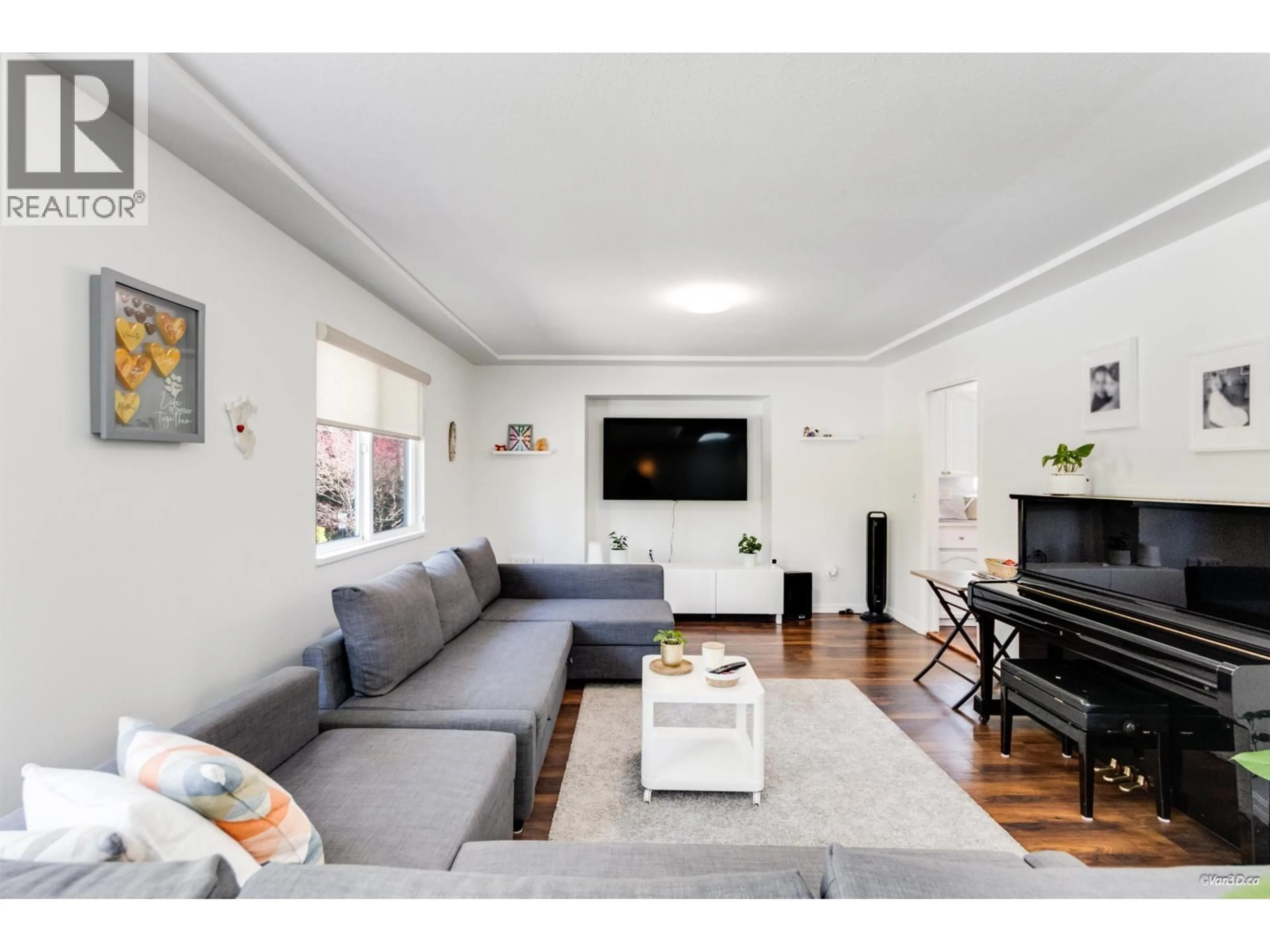 Living room with furniture, unknown for 1236 CHELSEA AVENUE, Port Coquitlam British Columbia V3B7J9