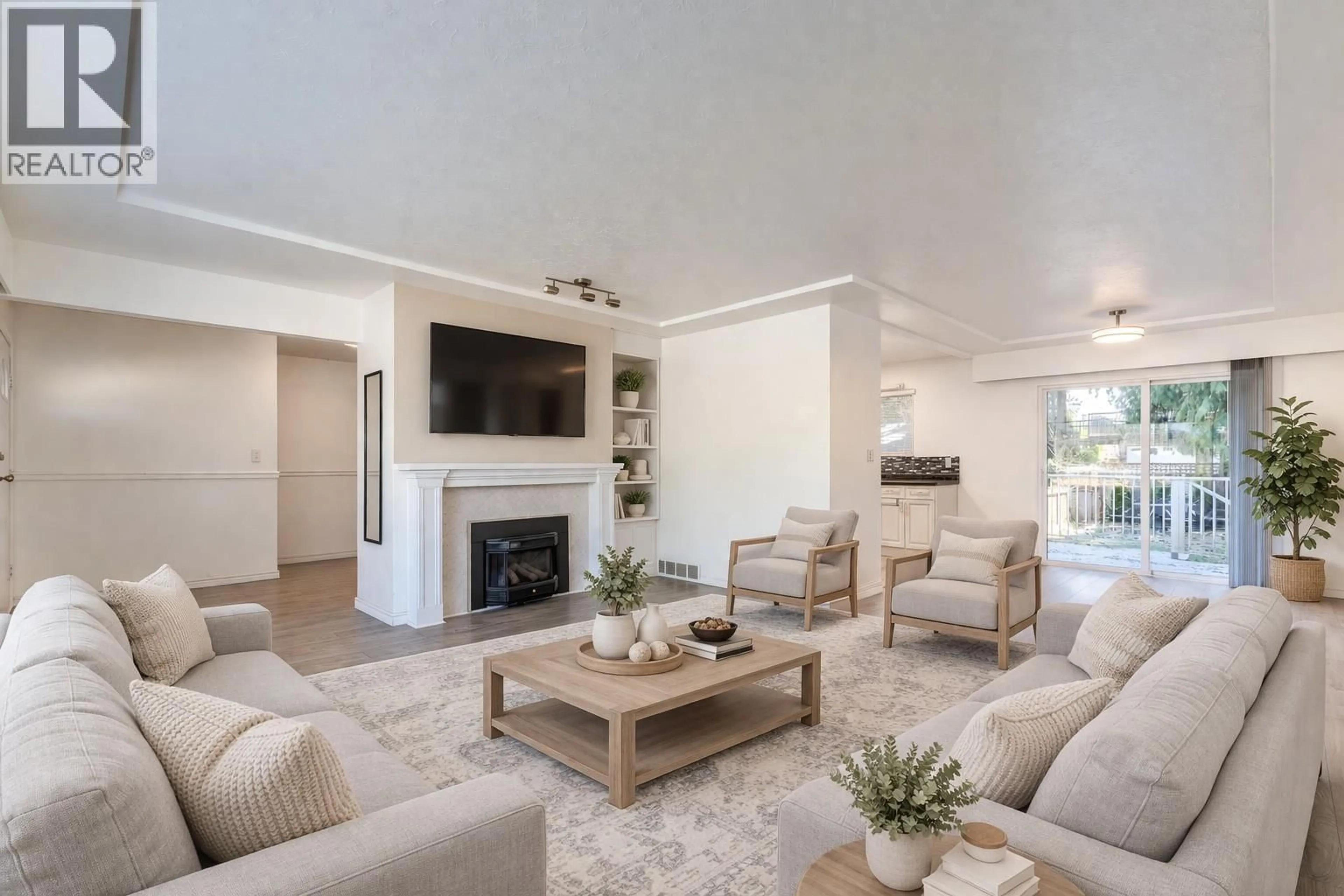 Living room with furniture, unknown for 760 GROVER AVENUE, Coquitlam British Columbia V3J3C8