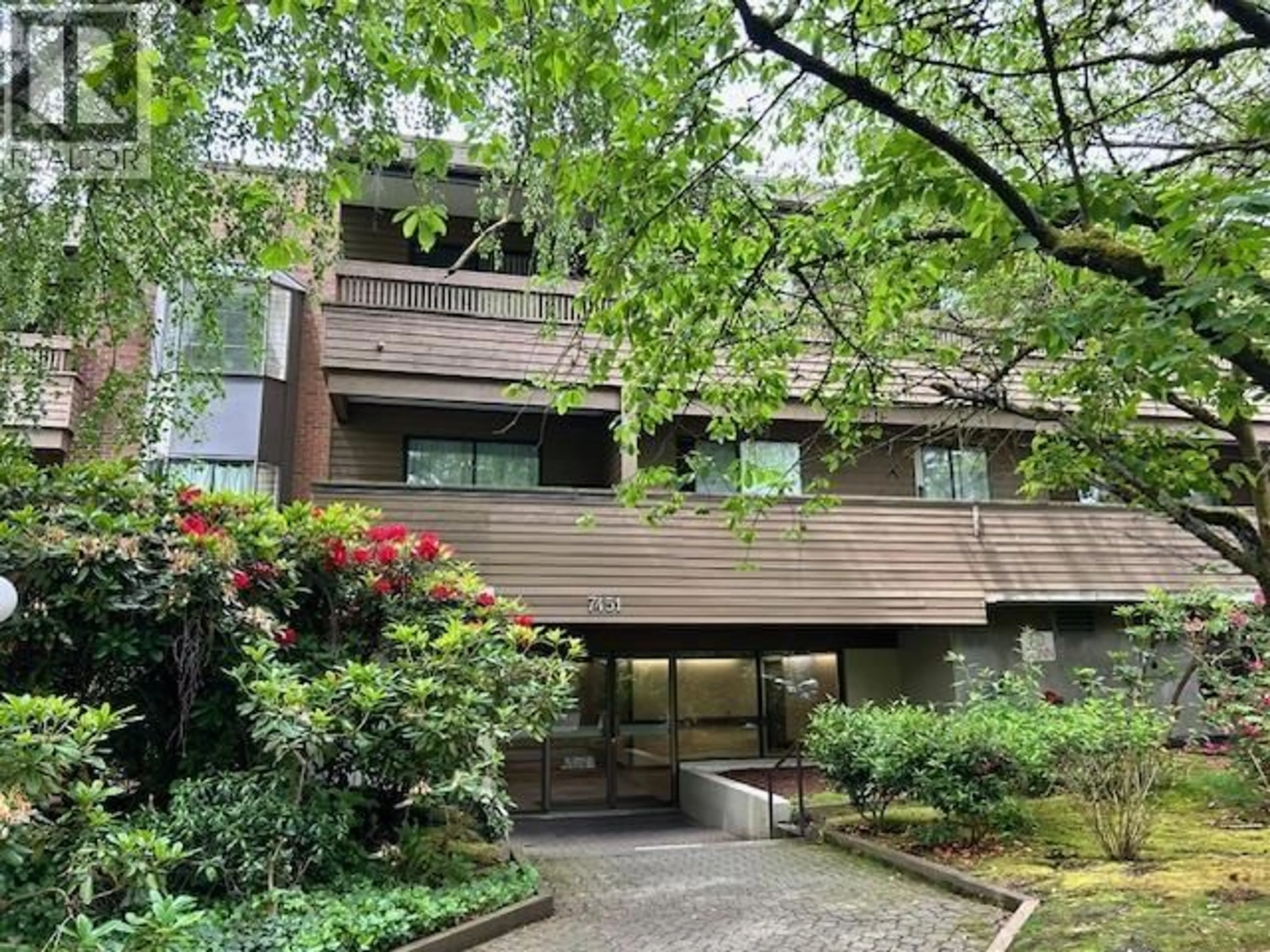 Indoor foyer for 132 - 7451 MINORU BOULEVARD, Richmond British Columbia V6Y1Z3