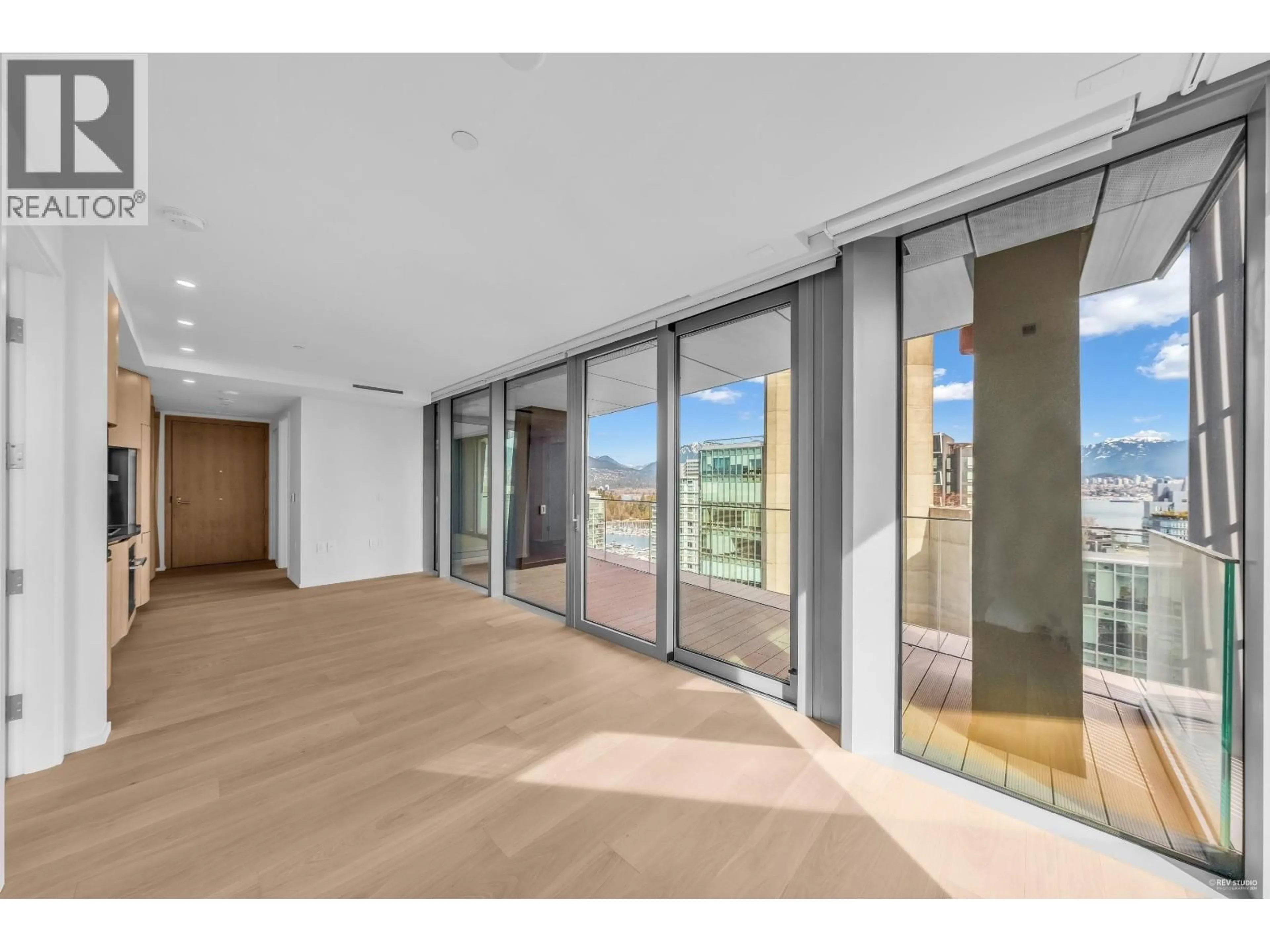 Indoor foyer for 2203 - 1568 ALBERNI STREET, Vancouver British Columbia V6G0E3