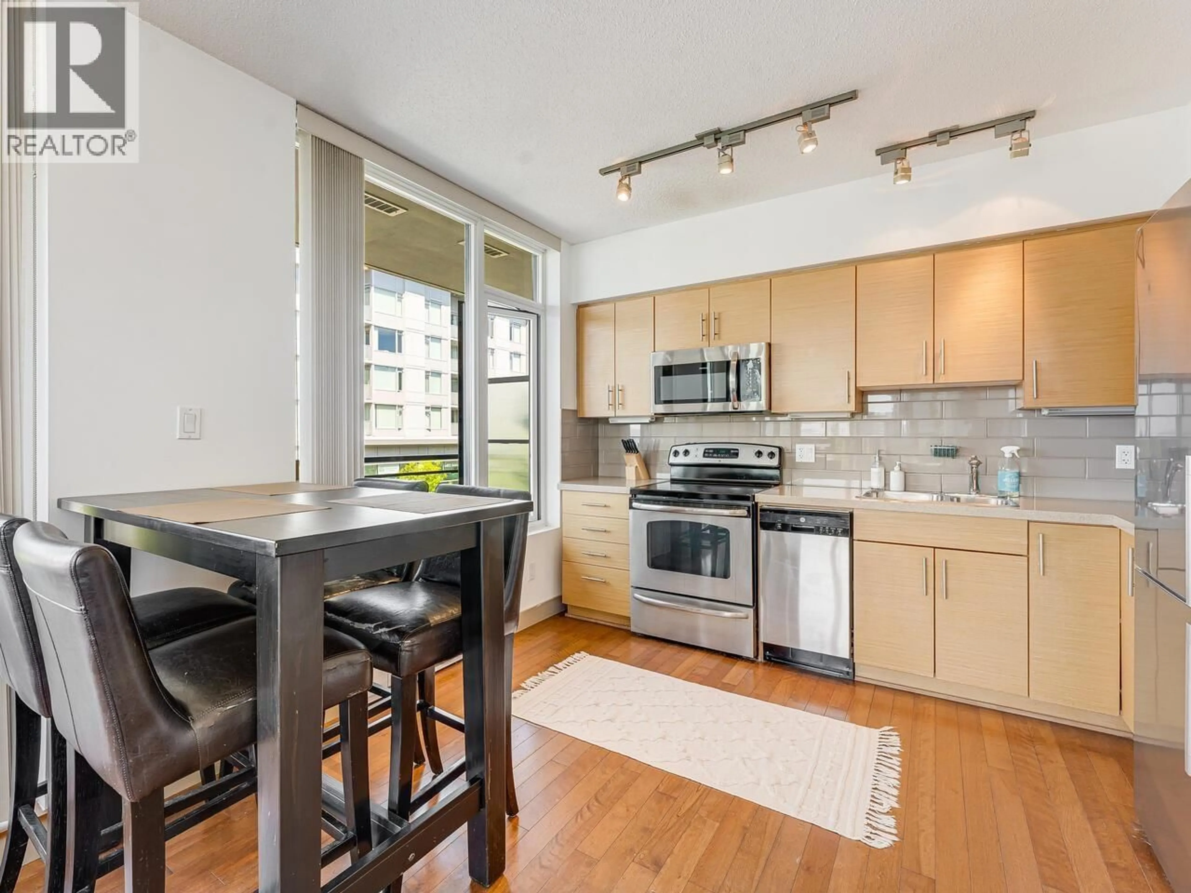 Standard kitchen, wood/laminate floor for 510 - 9009 CORNERSTONE MEWS, Burnaby British Columbia V5A0B9