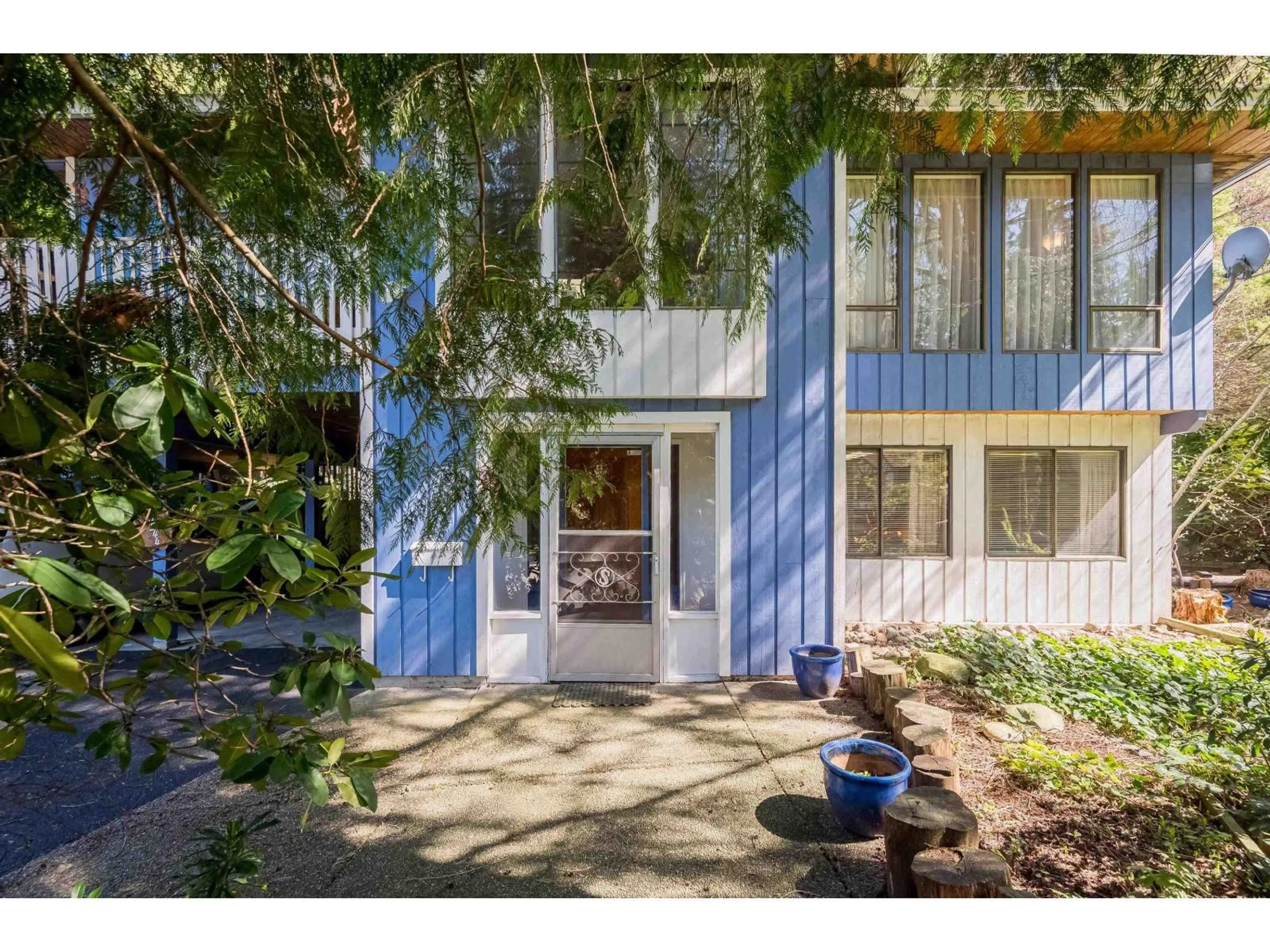 Indoor entryway for 10544 SUNCREST DRIVE, Delta British Columbia V4C2N5