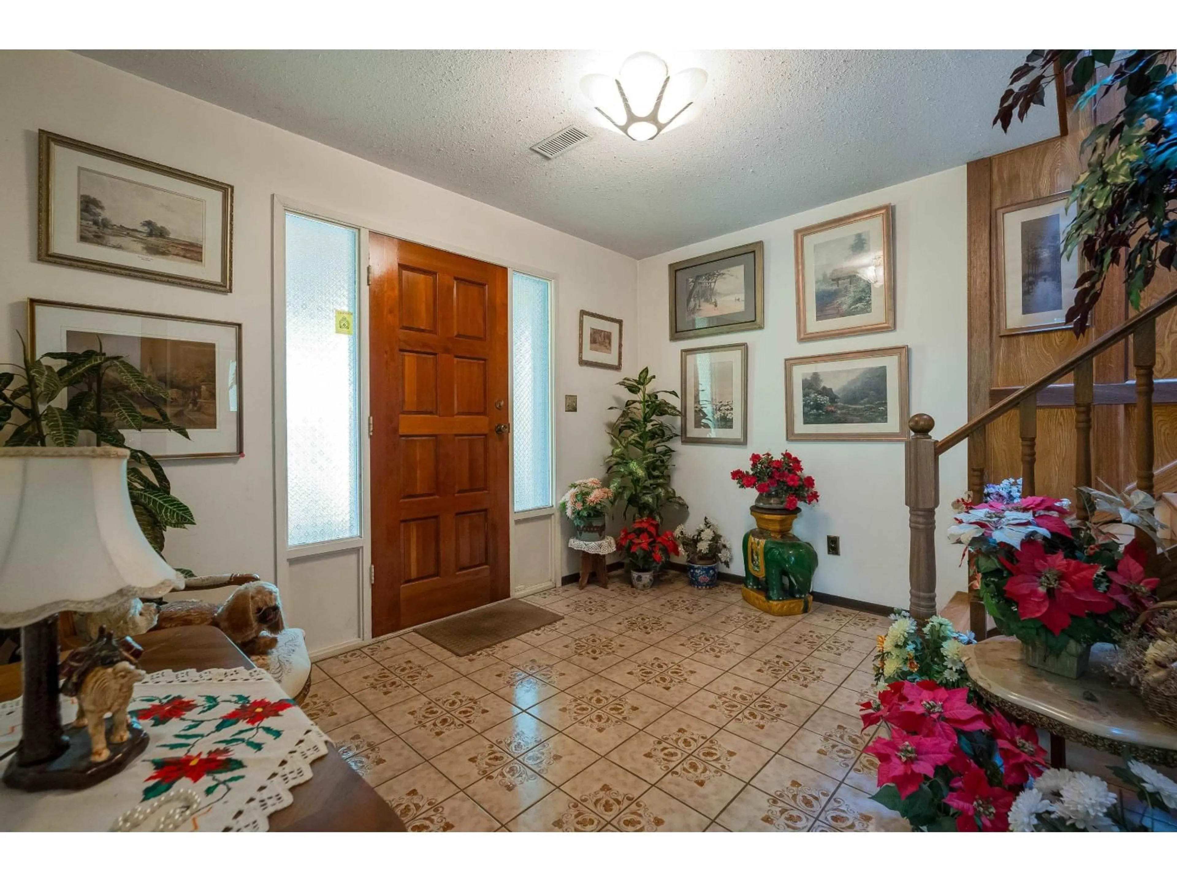 Indoor foyer for 10544 SUNCREST DRIVE, Delta British Columbia V4C2N5