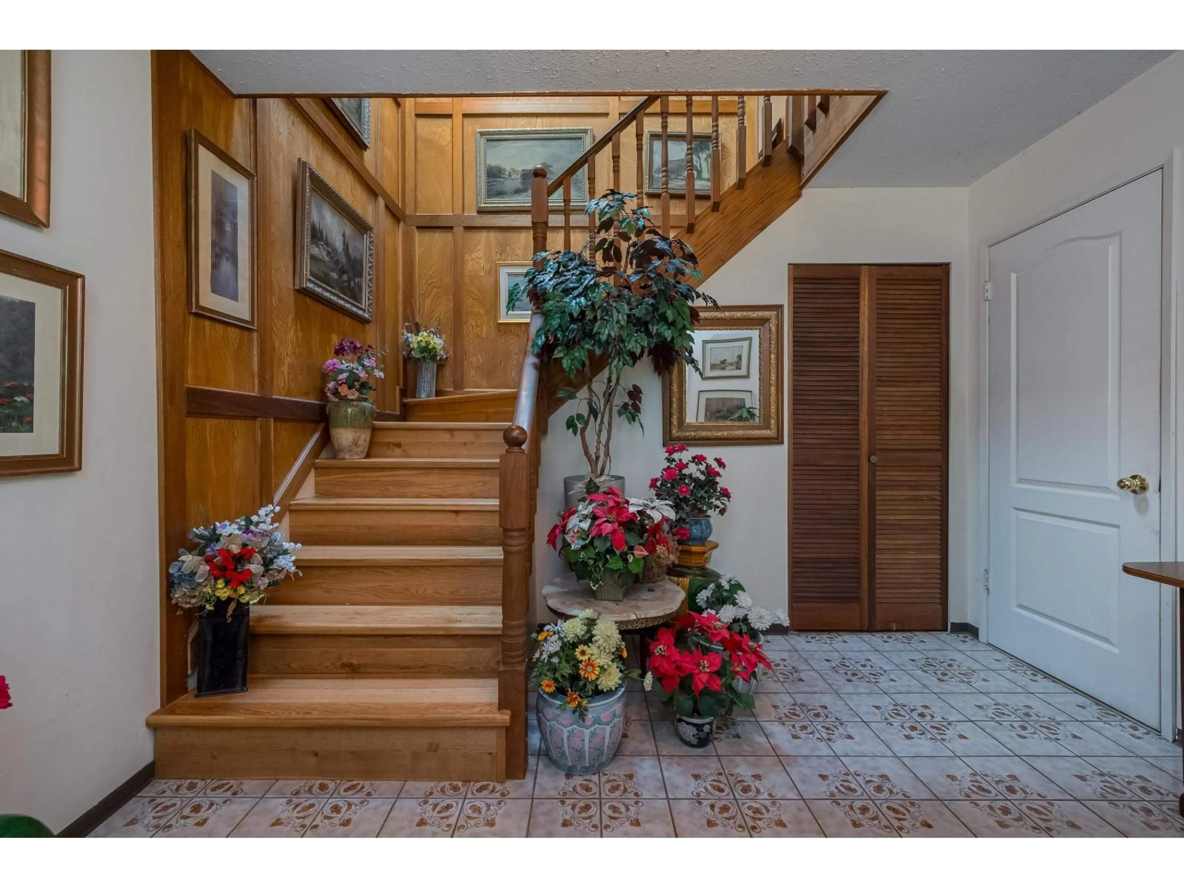 Indoor entryway for 10544 SUNCREST DRIVE, Delta British Columbia V4C2N5