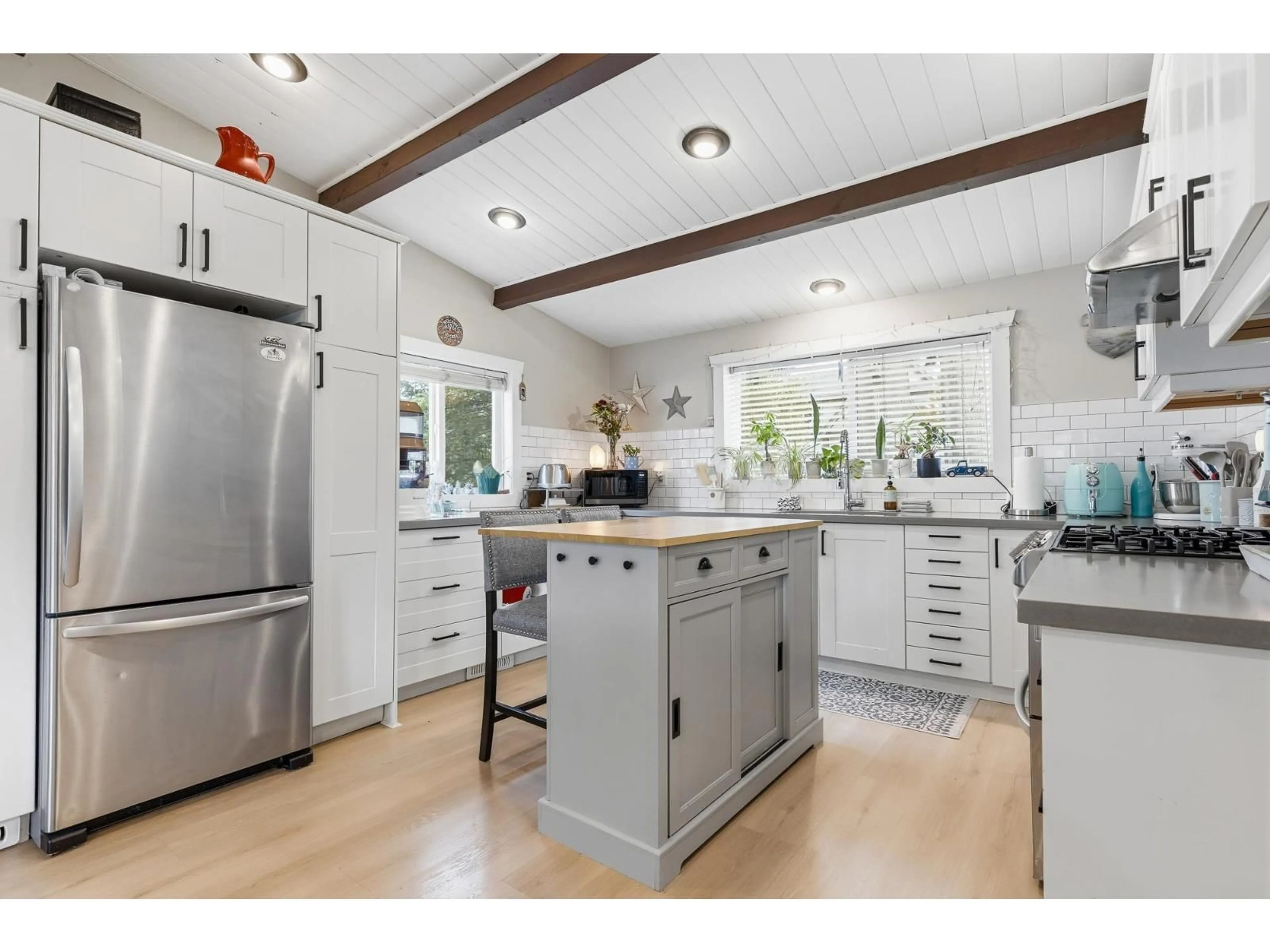 Open concept kitchen, unknown for 5565 PEACH ROAD, Chilliwack British Columbia V2R5L9