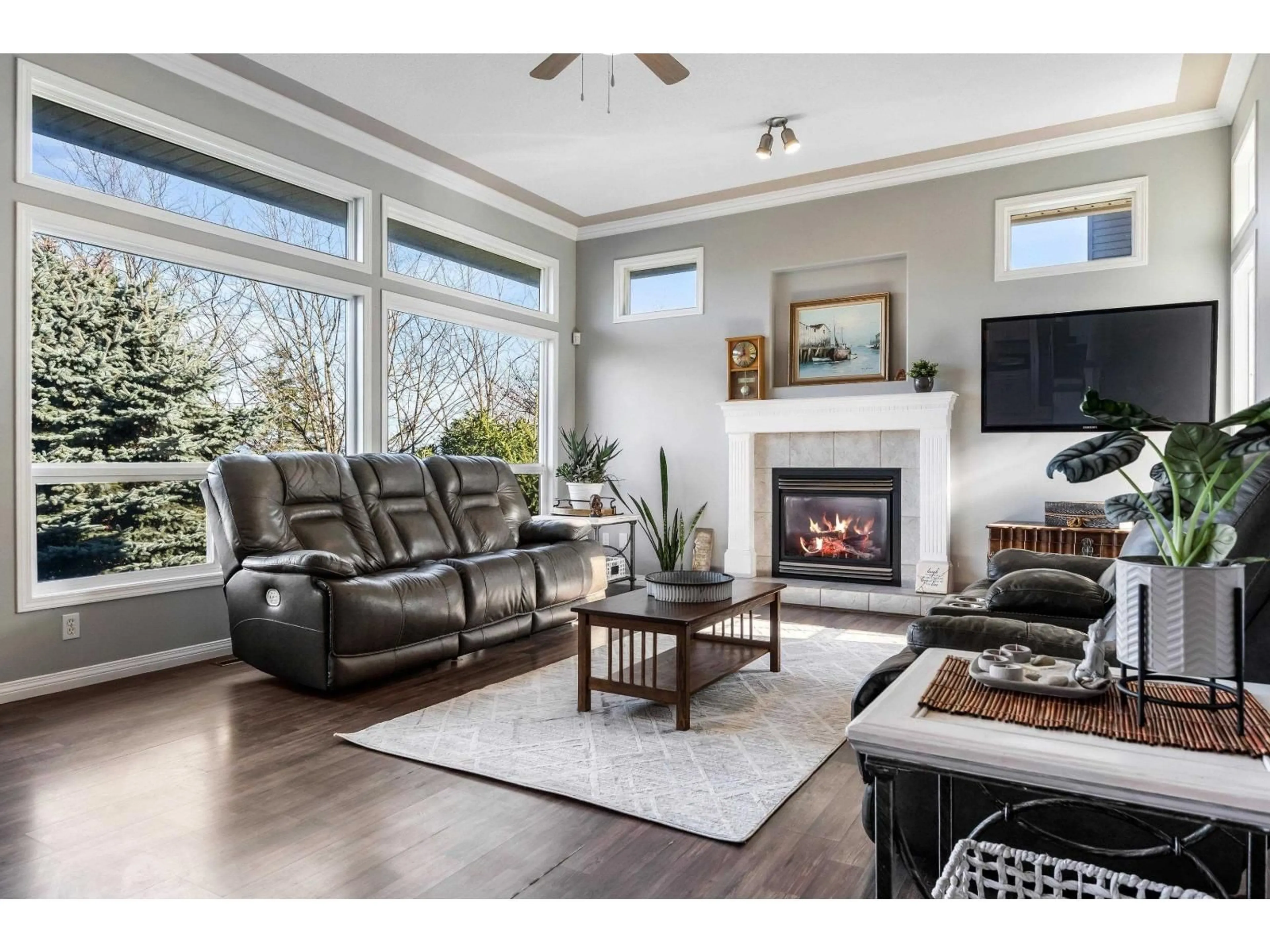 Living room with furniture, unknown for 46286 VALLEYVIEW ROAD, Chilliwack British Columbia V2R5P7