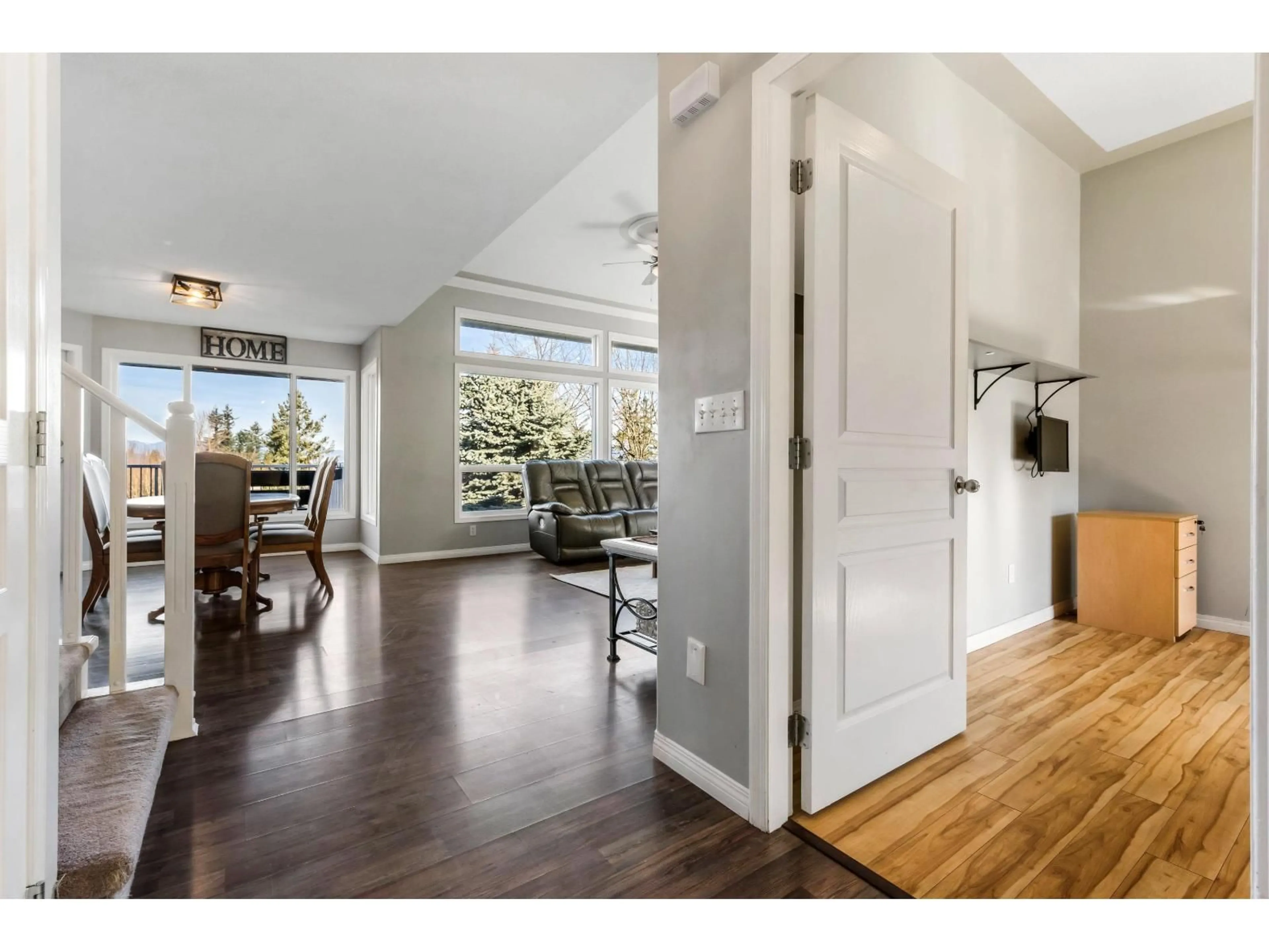 Indoor entryway for 46286 VALLEYVIEW ROAD, Chilliwack British Columbia V2R5P7