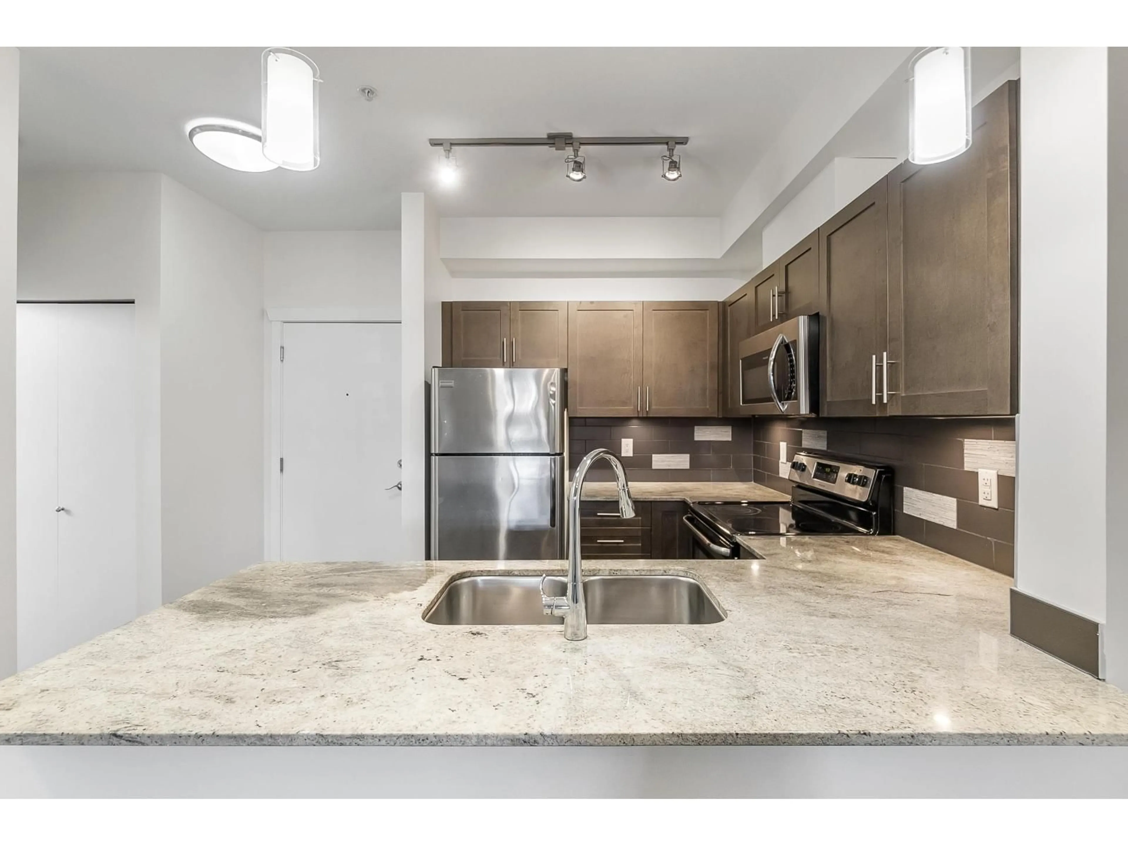 Standard kitchen, unknown for L115 - 13468 KING GEORGE BOULEVARD, Surrey British Columbia V3T0H5