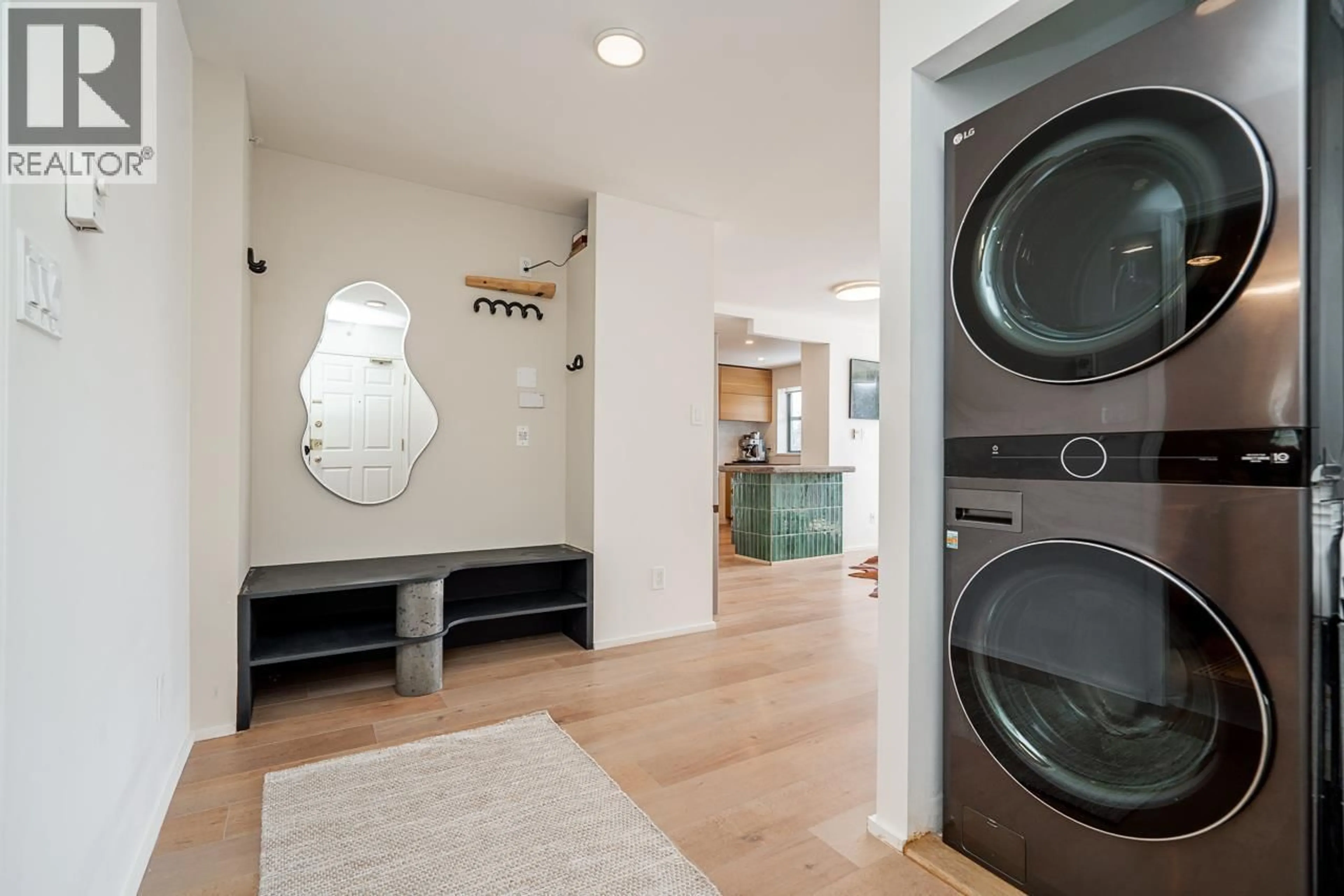 Indoor entryway for 1102 - 200 NEWPORT DRIVE, Port Moody British Columbia V3H5B7