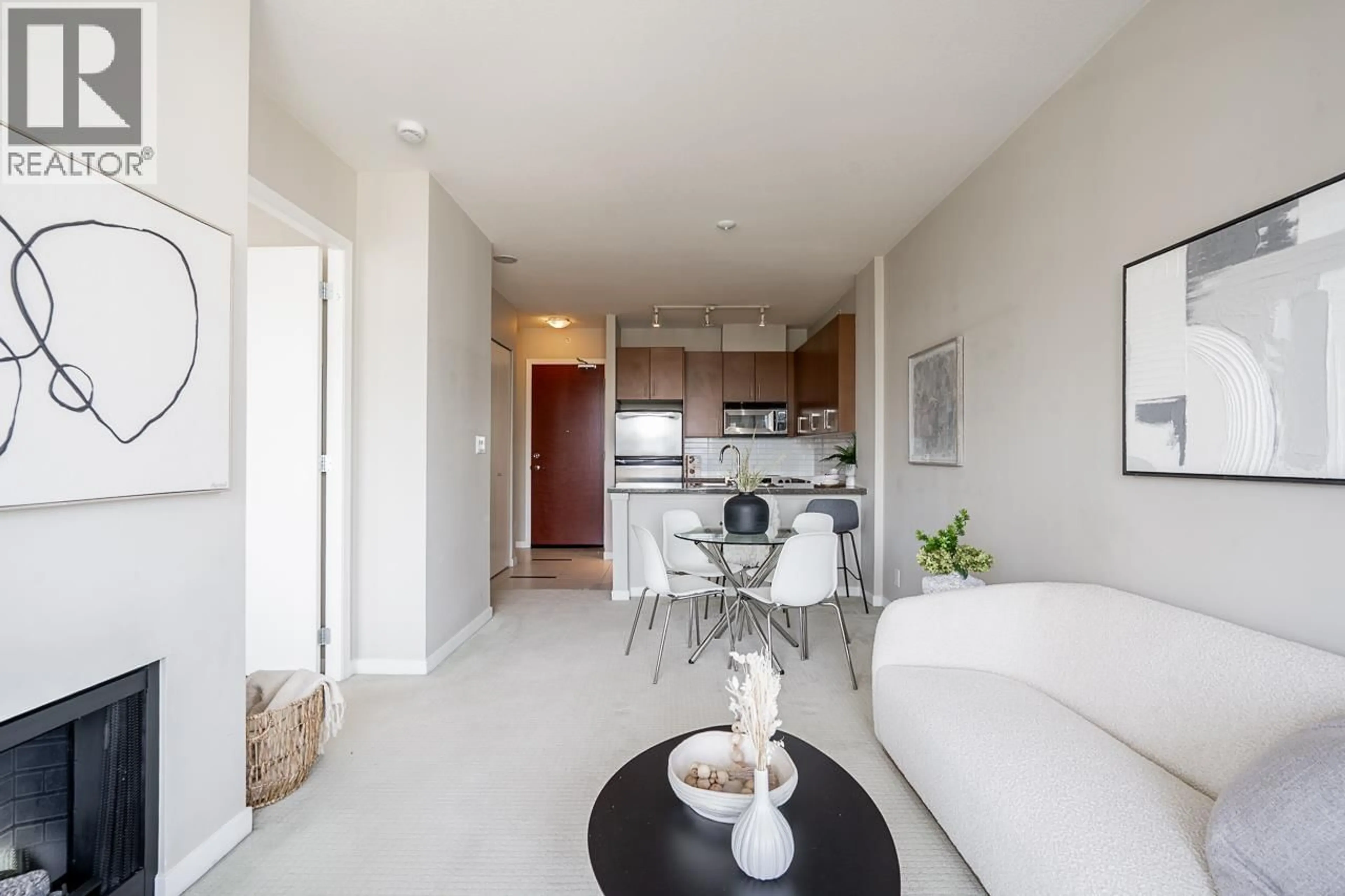 Living room with furniture, unknown for 2305 - 2345 MADISON AVENUE, Burnaby British Columbia V5C0B4