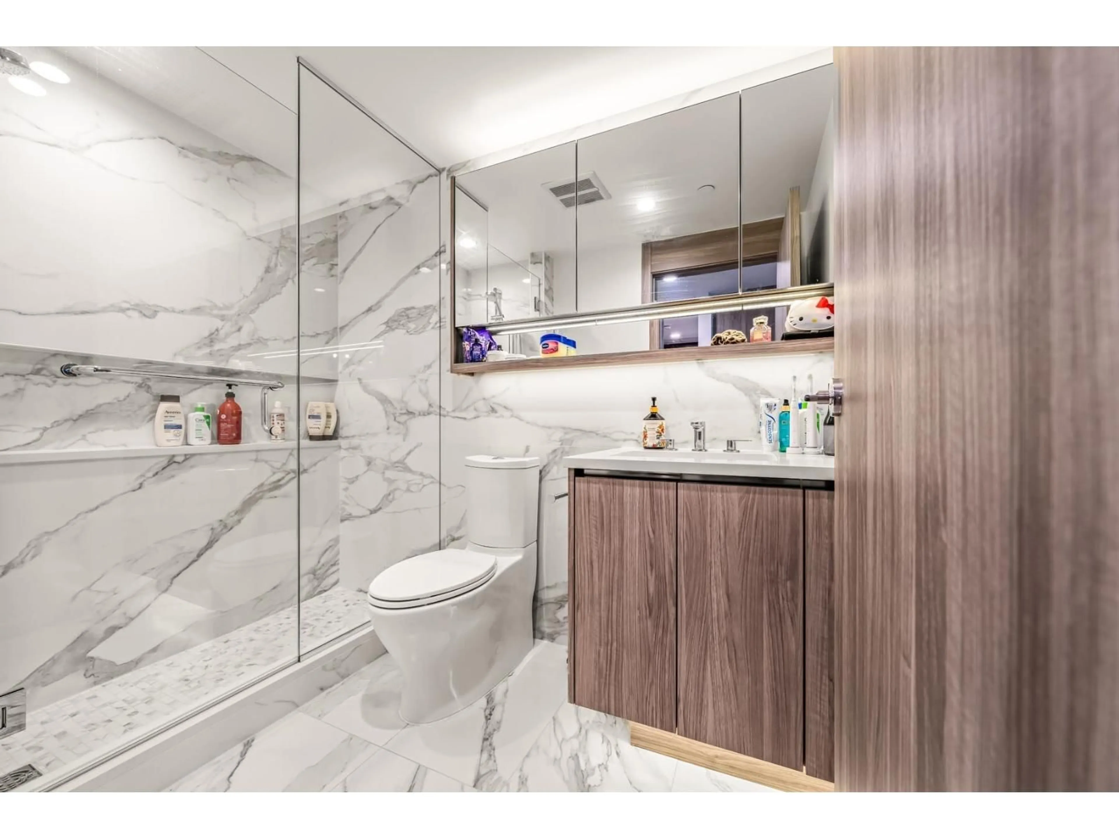 Contemporary bathroom, ceramic/tile floor for 3706 - 13768 100 AVENUE, Surrey British Columbia V3T0V2