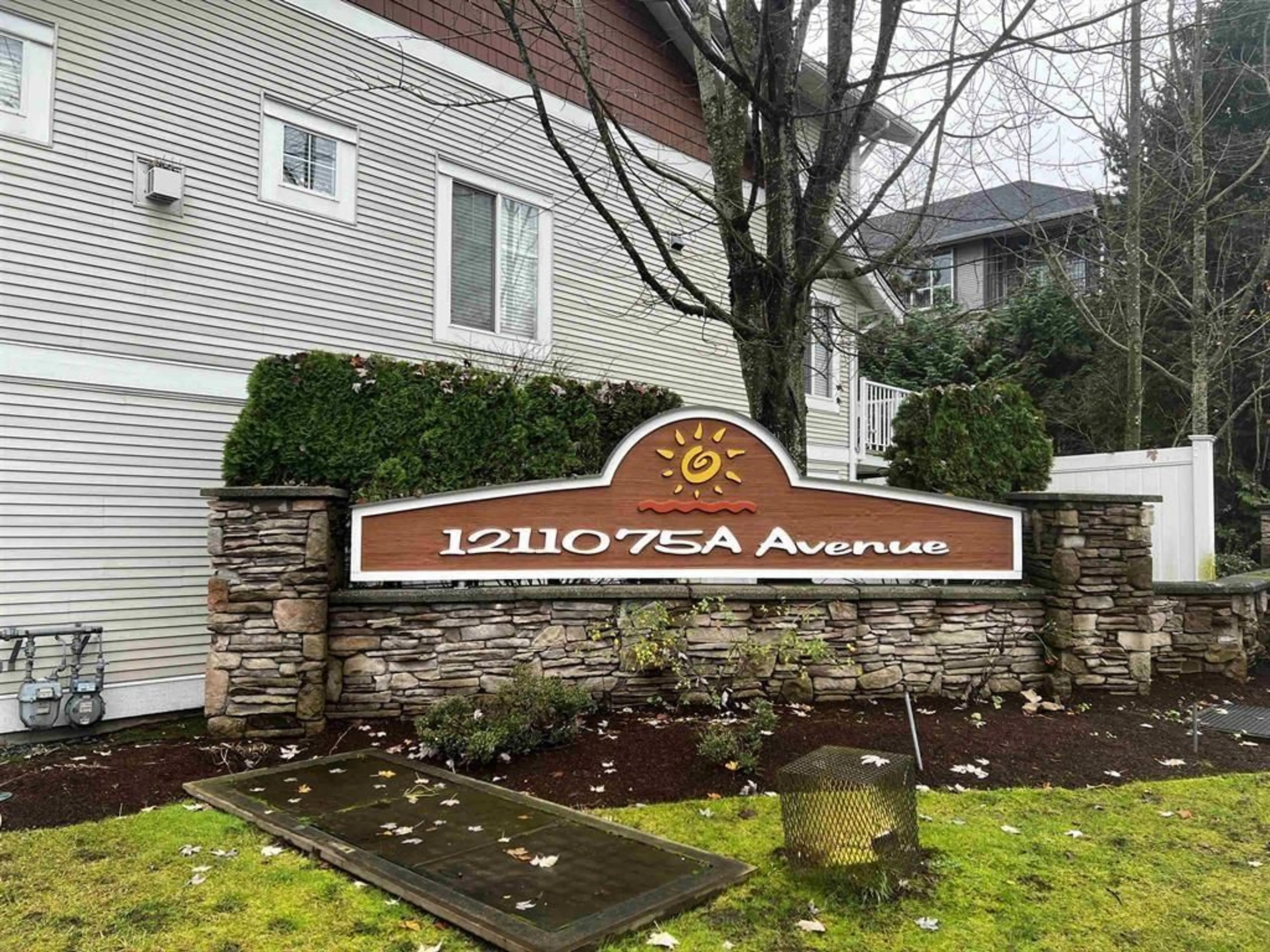 Indoor foyer for 75 - 12110 75A AVENUE, Surrey British Columbia V3W1M1