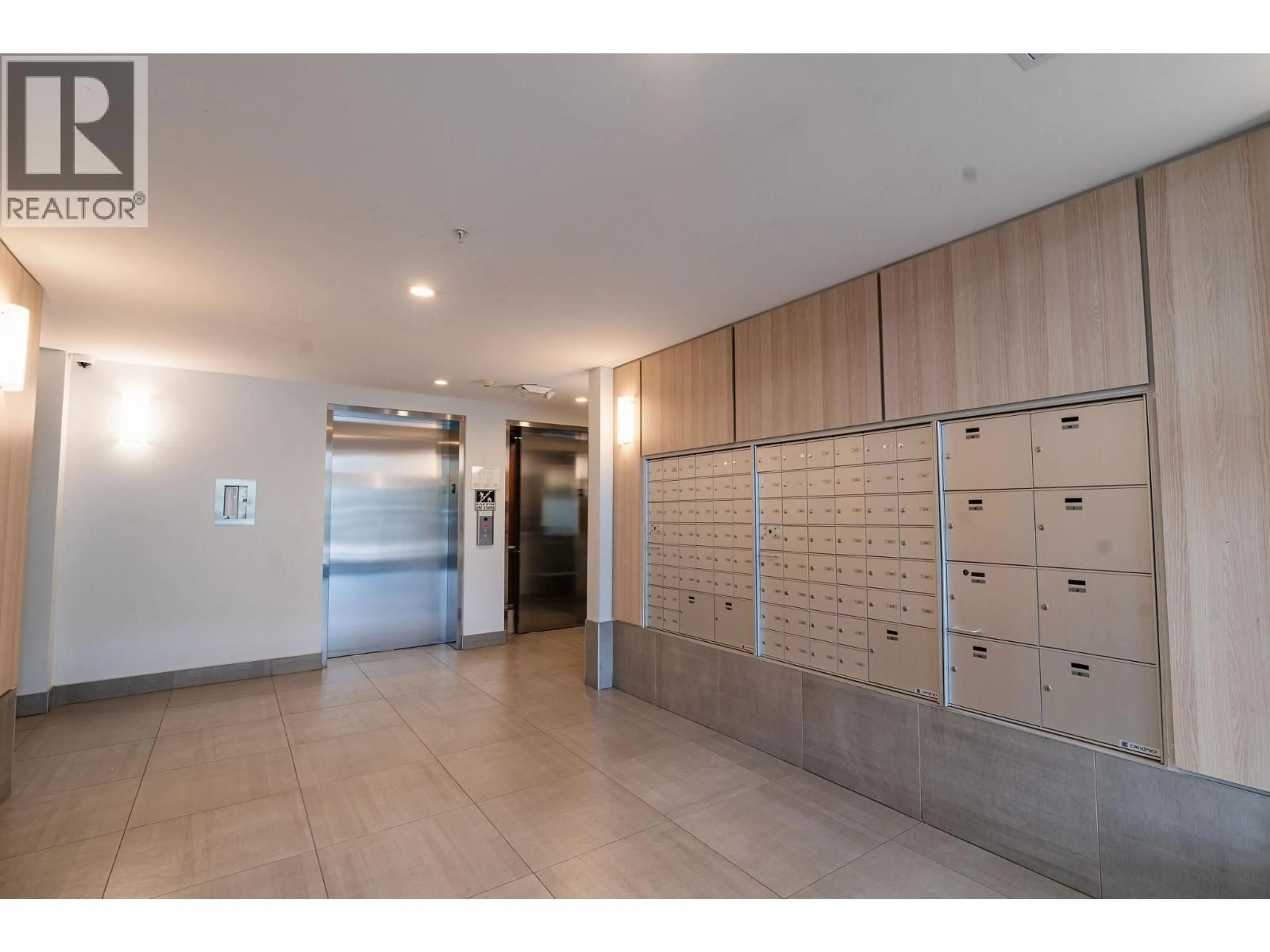 Indoor foyer for 302 - 621 REGAN AVENUE, Coquitlam British Columbia V3J0K1