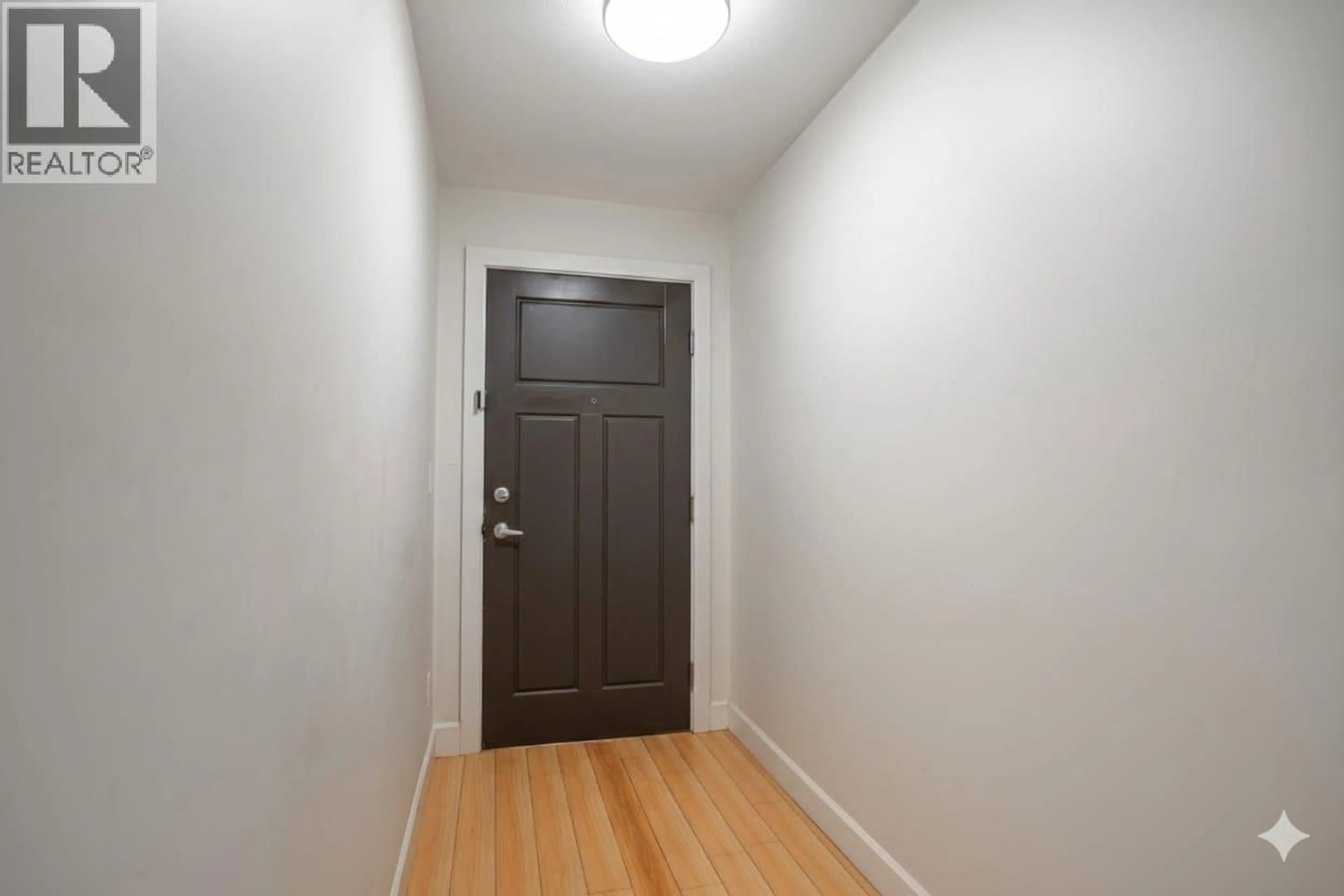 Indoor entryway for 203 - 1988 SUFFOLK AVENUE, Port Coquitlam British Columbia V3B1H2