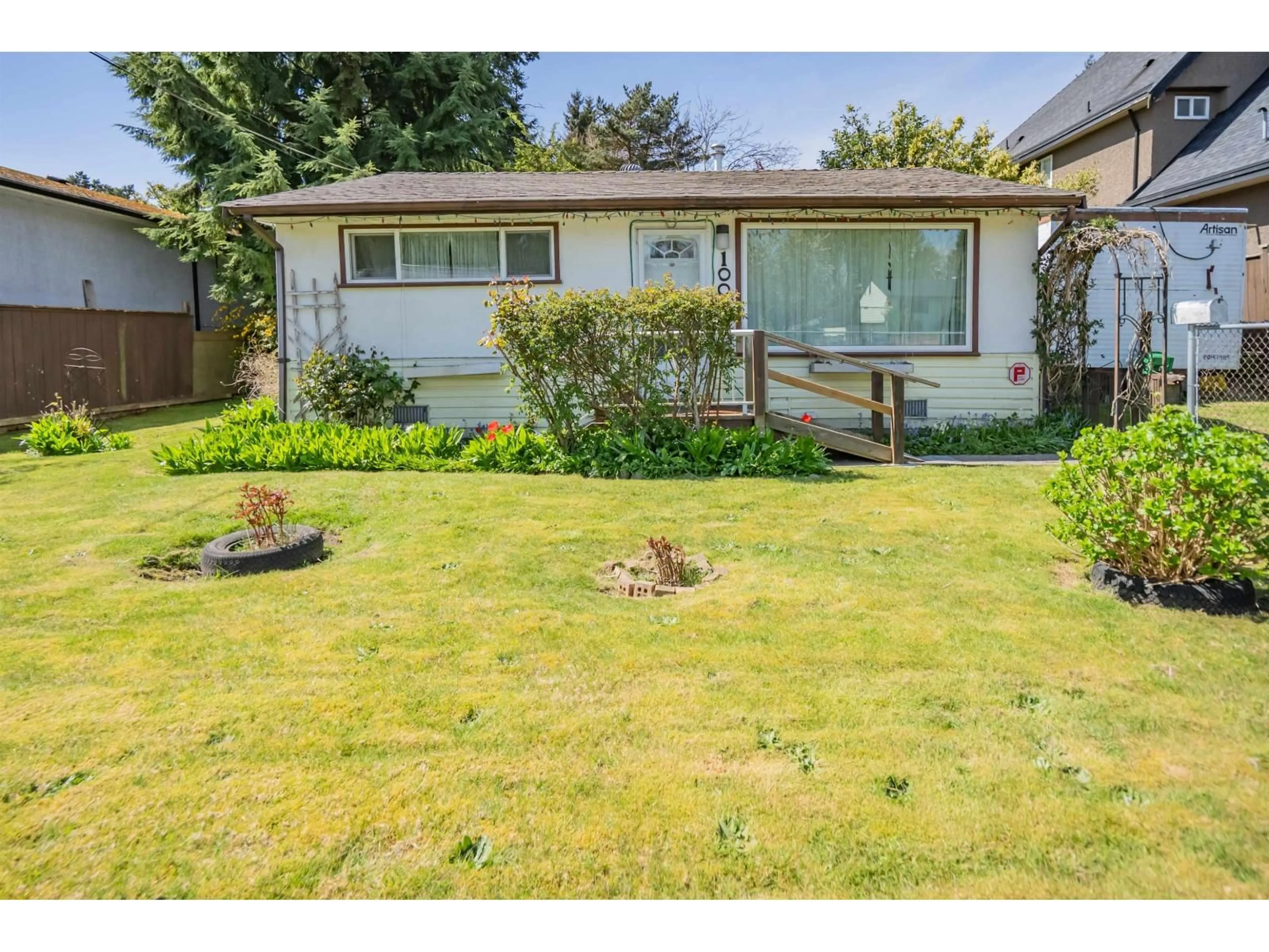 A pic from outside/outdoor area/front of a property/back of a property/a pic from drone, street for 10079 143 STREET, Surrey British Columbia V3T4S9