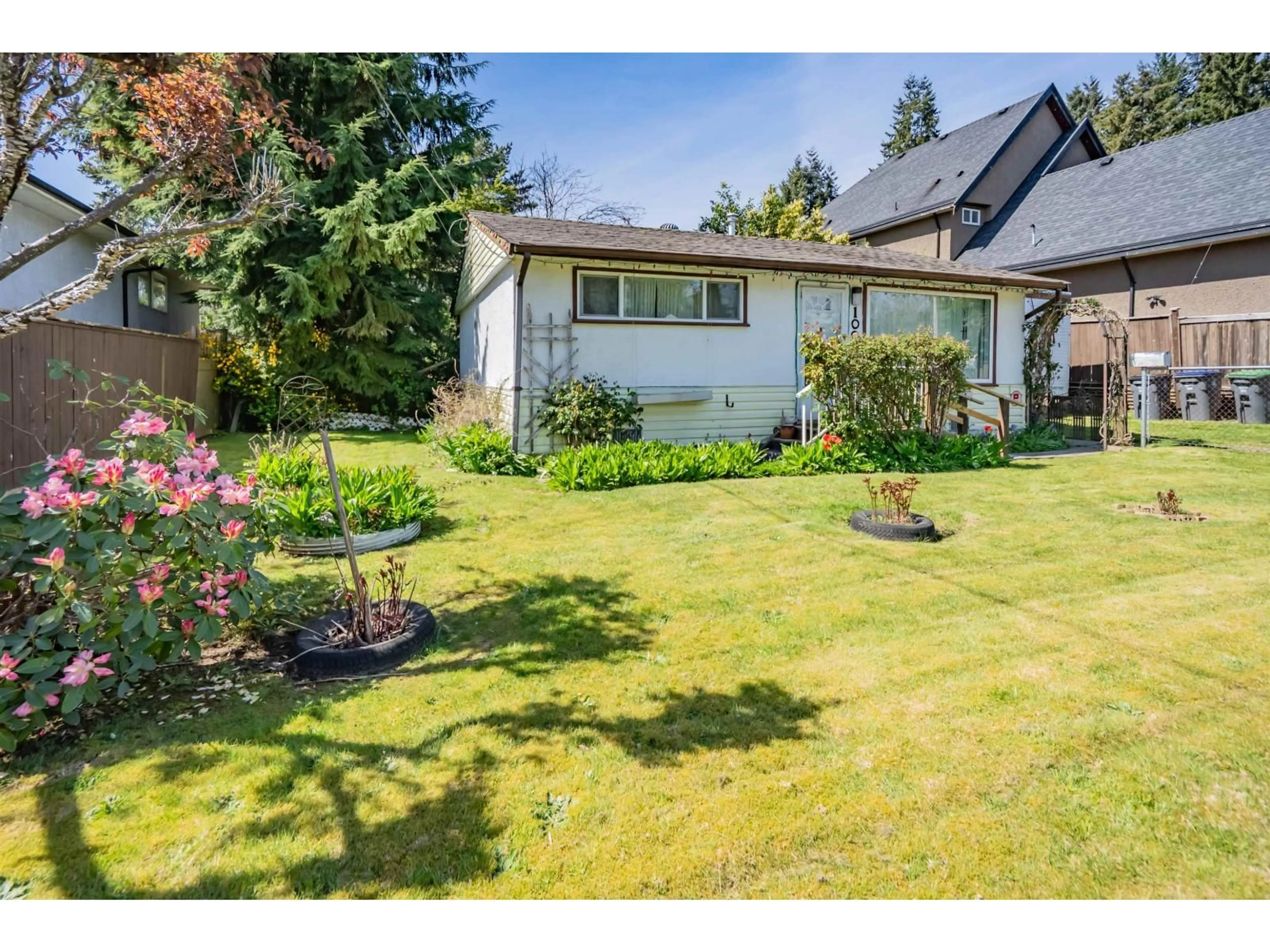 A pic from outside/outdoor area/front of a property/back of a property/a pic from drone, street for 10079 143 STREET, Surrey British Columbia V3T4S9