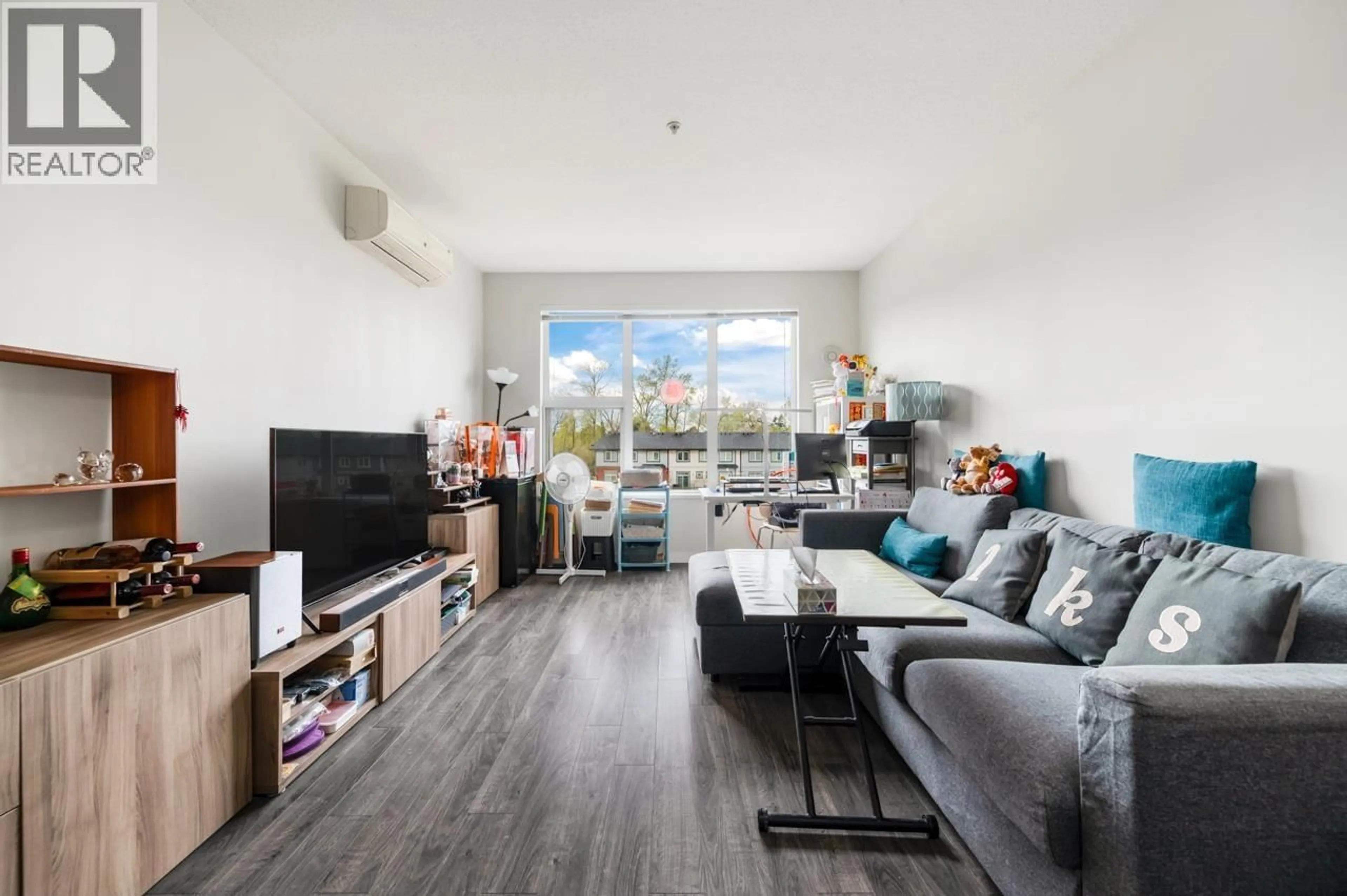 Living room with furniture, wood/laminate floor for 320 - 9311 ALEXANDRA ROAD, Richmond British Columbia V6X0L8
