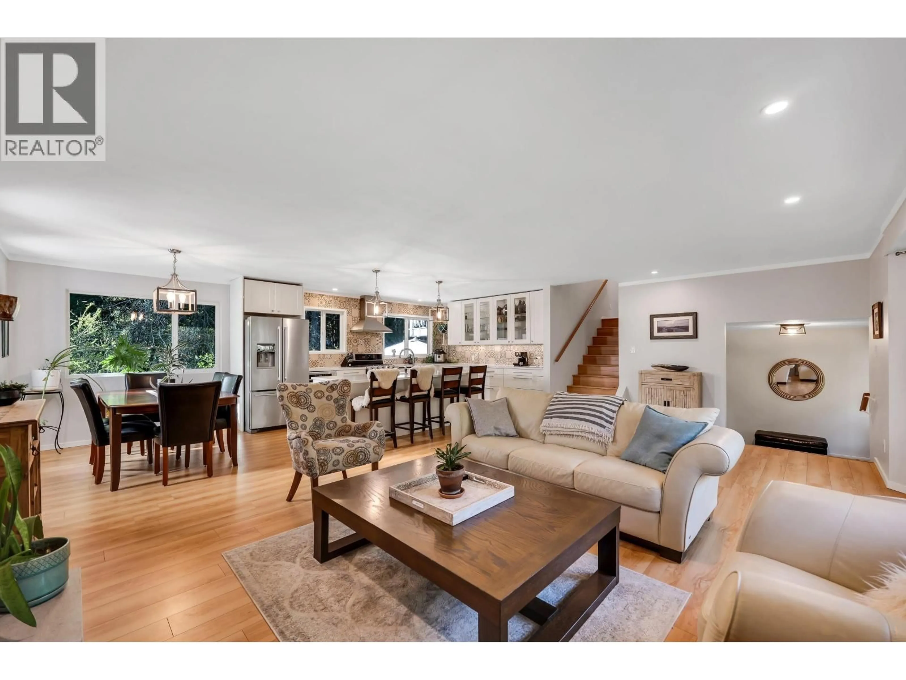 Living room with furniture, wood/laminate floor for 2572 THE BOULEVARD, Squamish British Columbia V0N1T0