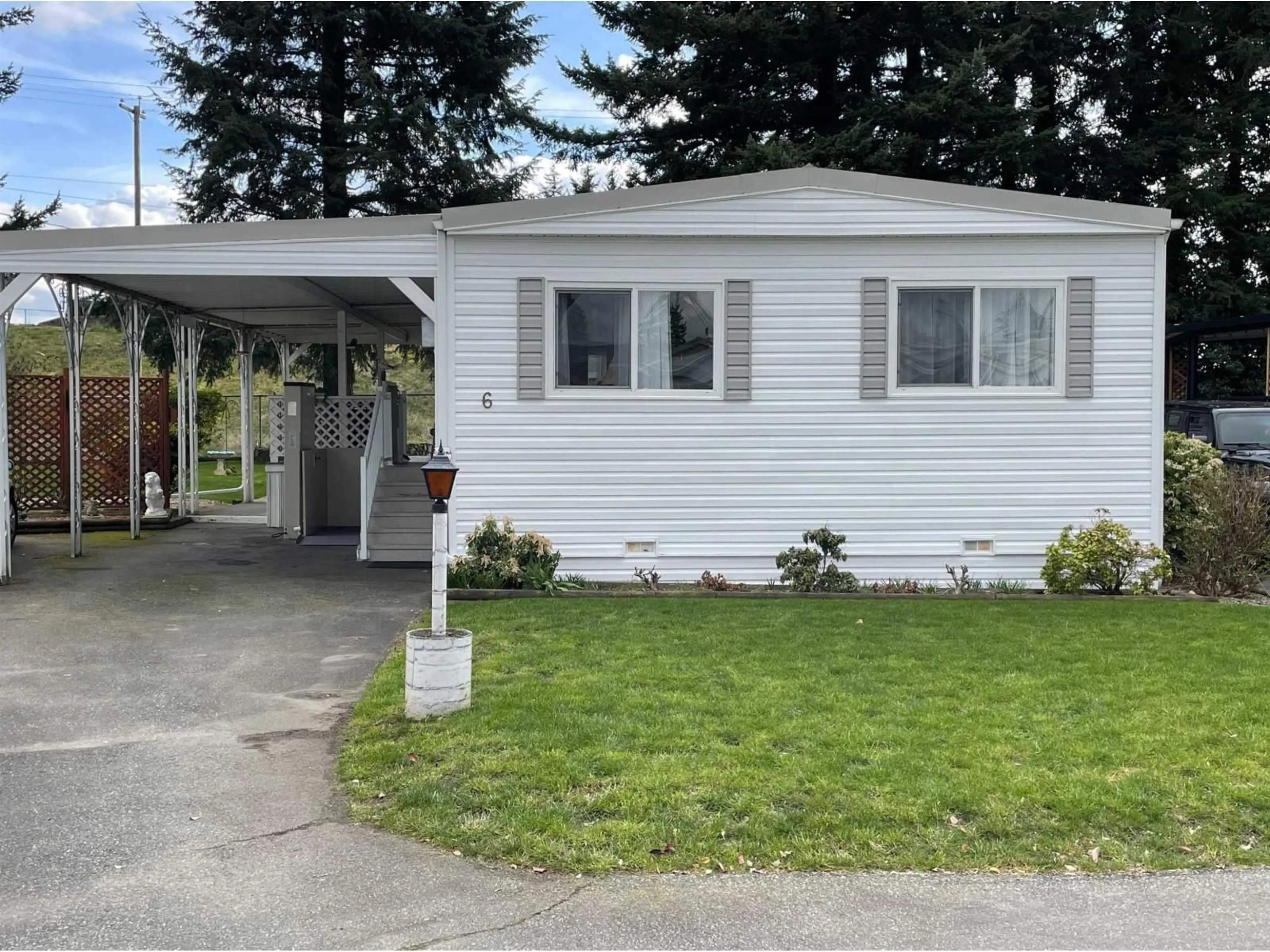 Home with vinyl exterior material, street for 6 - 31313 LIVINGSTONE AVENUE, Abbotsford British Columbia V2T4T2