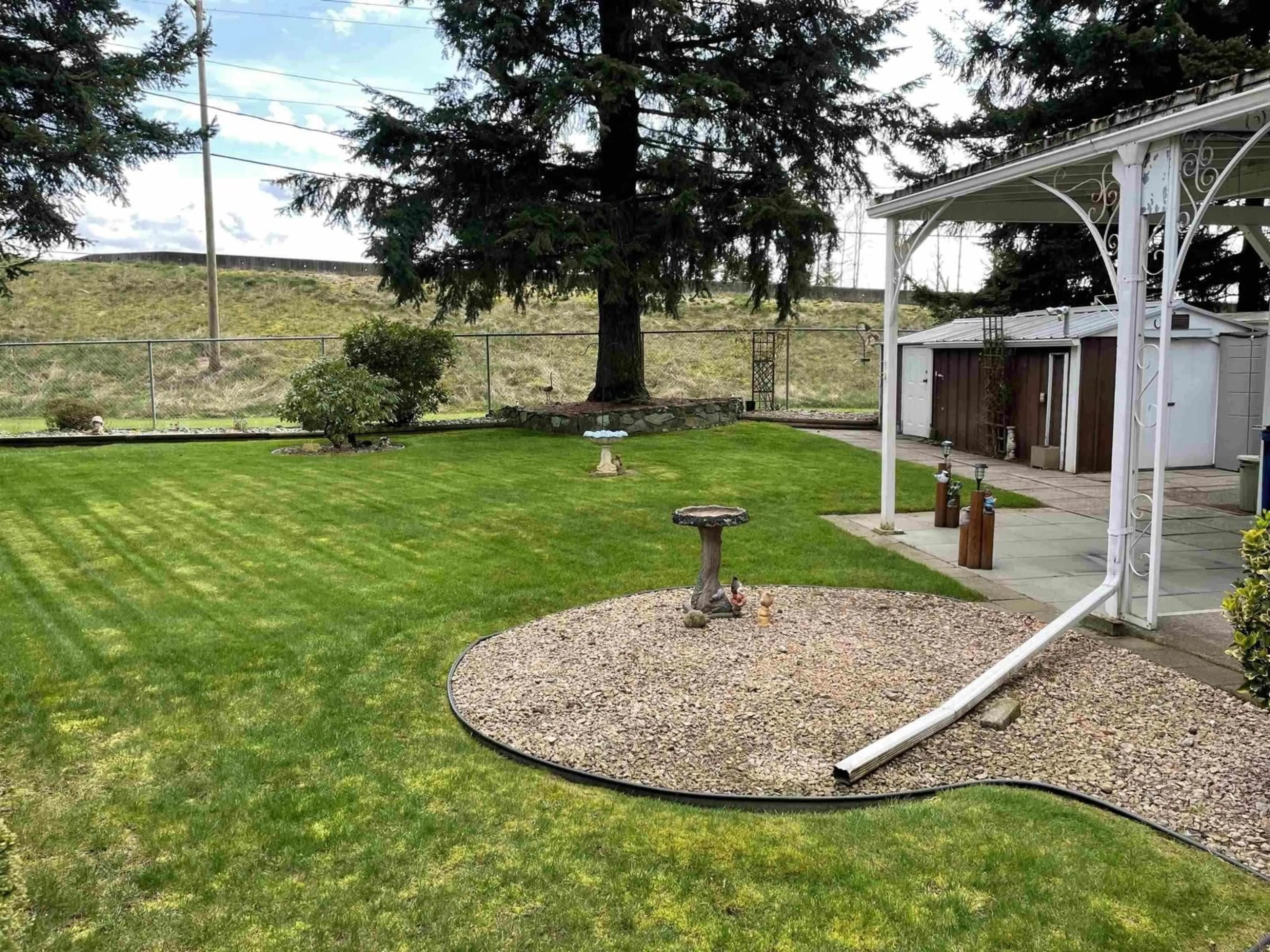 A pic from outside/outdoor area/front of a property/back of a property/a pic from drone, mountain view for 6 - 31313 LIVINGSTONE AVENUE, Abbotsford British Columbia V2T4T2