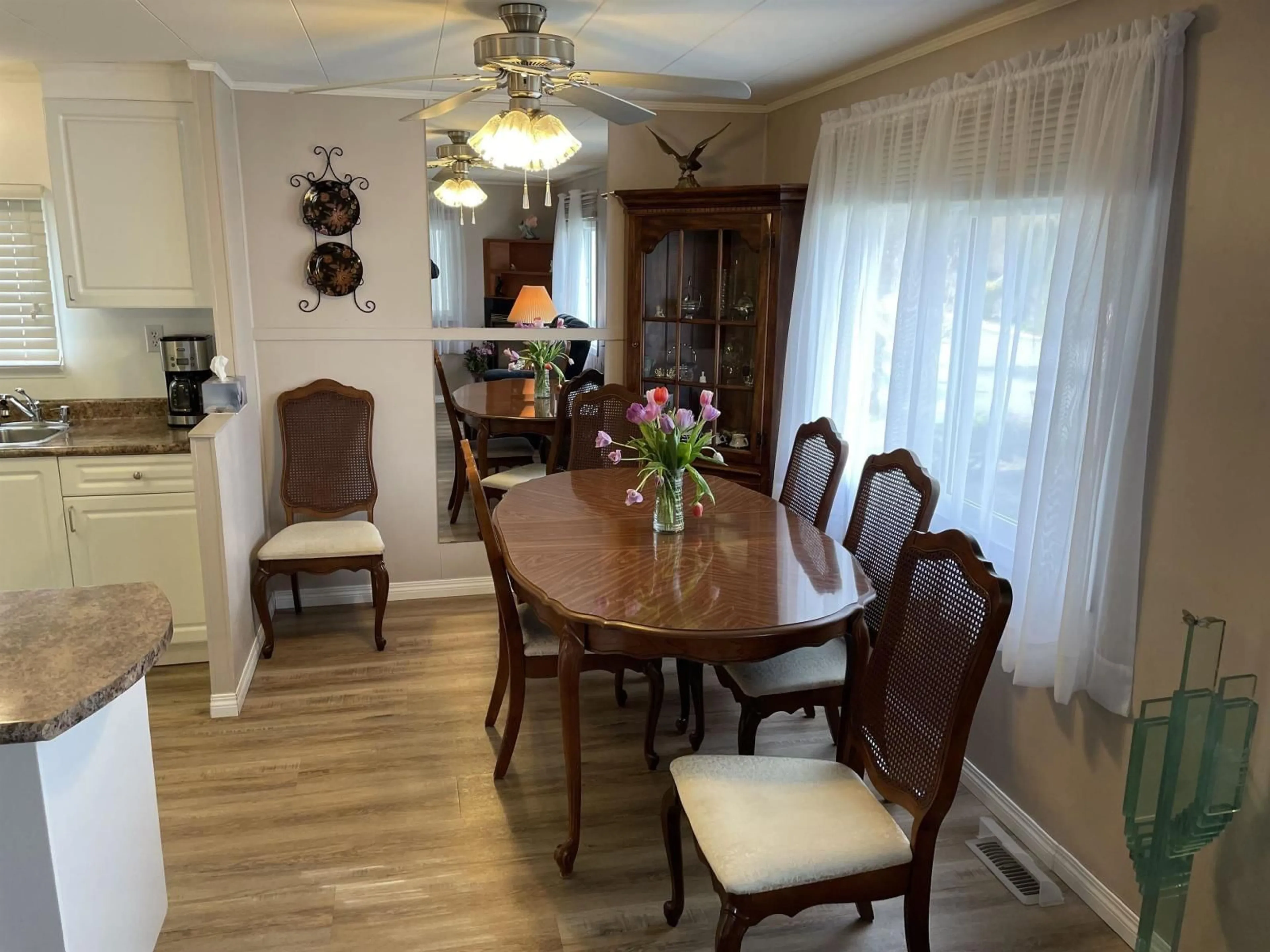 Dining room, wood/laminate floor for 6 - 31313 LIVINGSTONE AVENUE, Abbotsford British Columbia V2T4T2