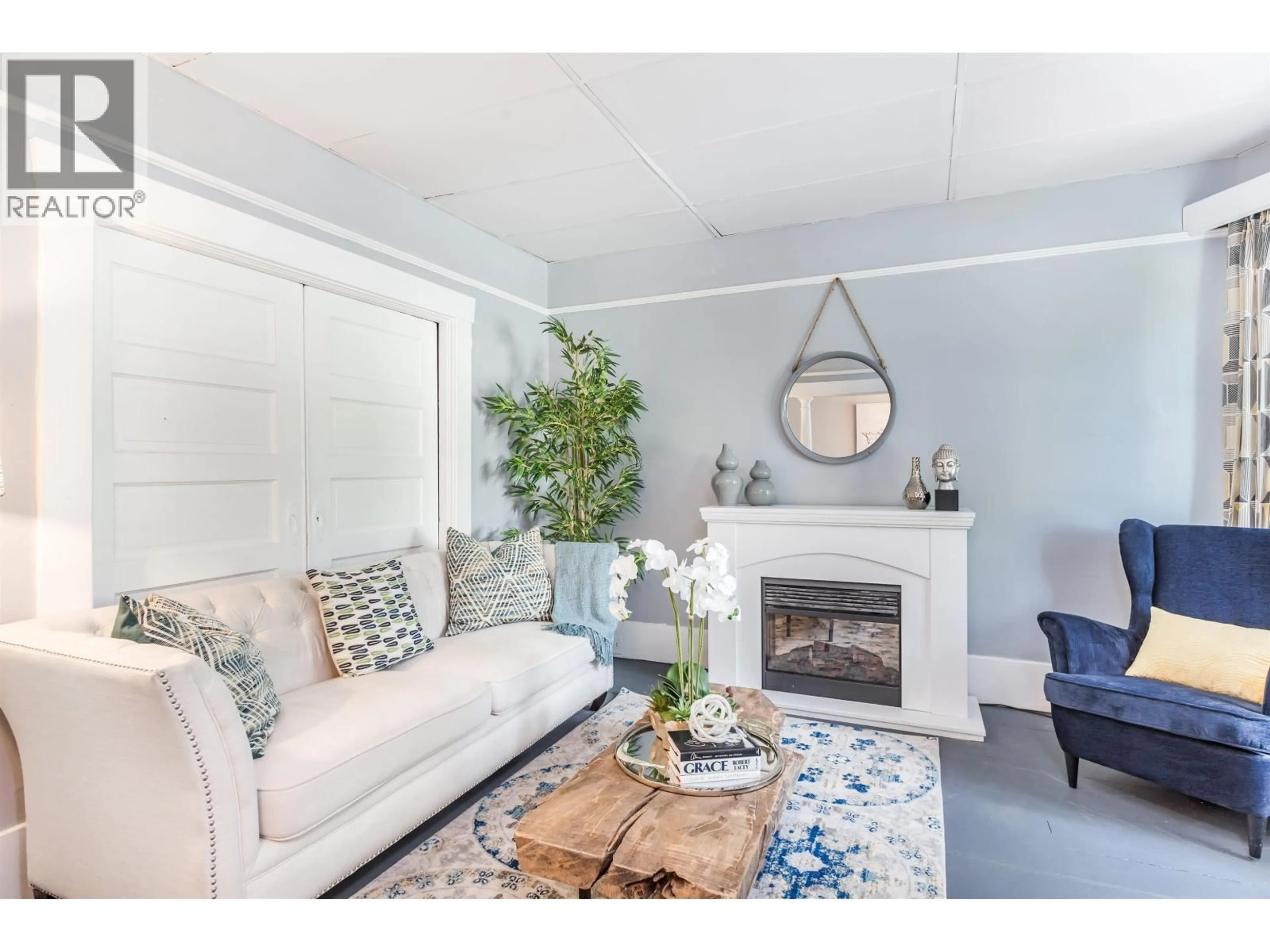 Living room with furniture, unknown for 136 12TH AVENUE, Vancouver British Columbia V5Y1T7