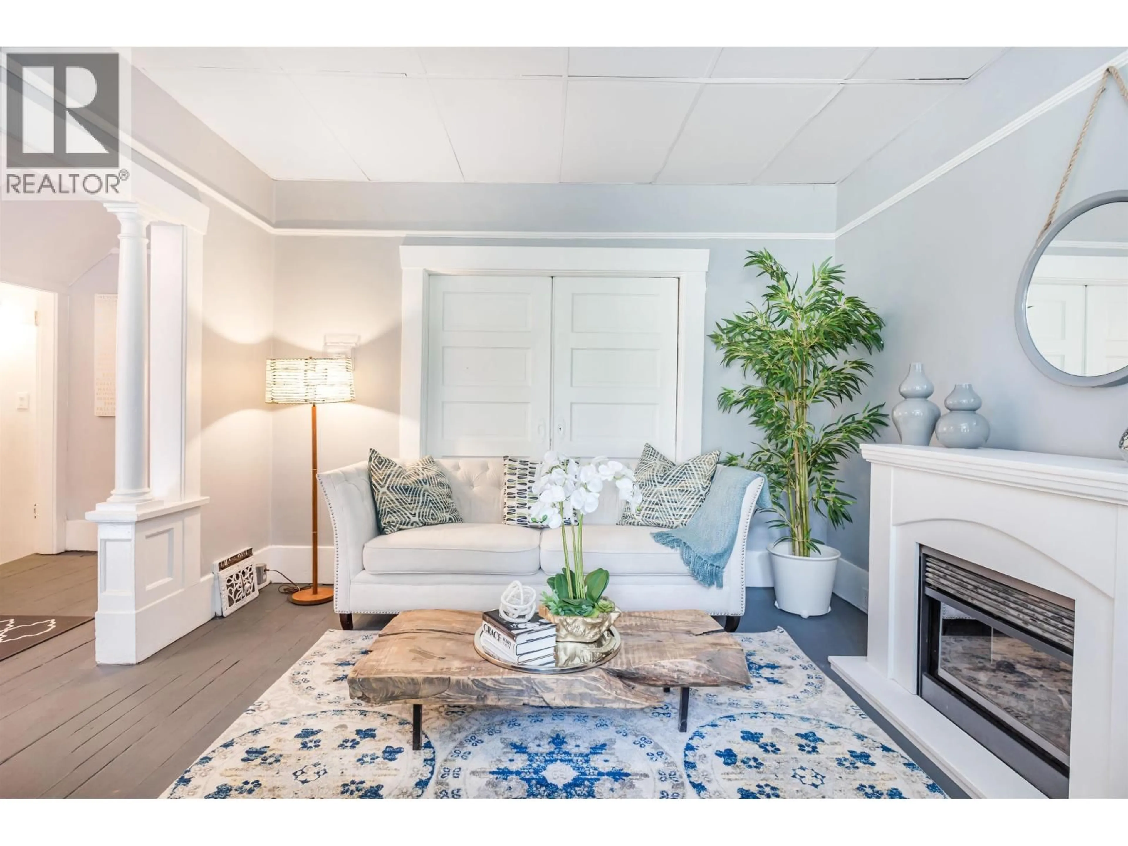 Living room with furniture, unknown for 136 12TH AVENUE, Vancouver British Columbia V5Y1T7