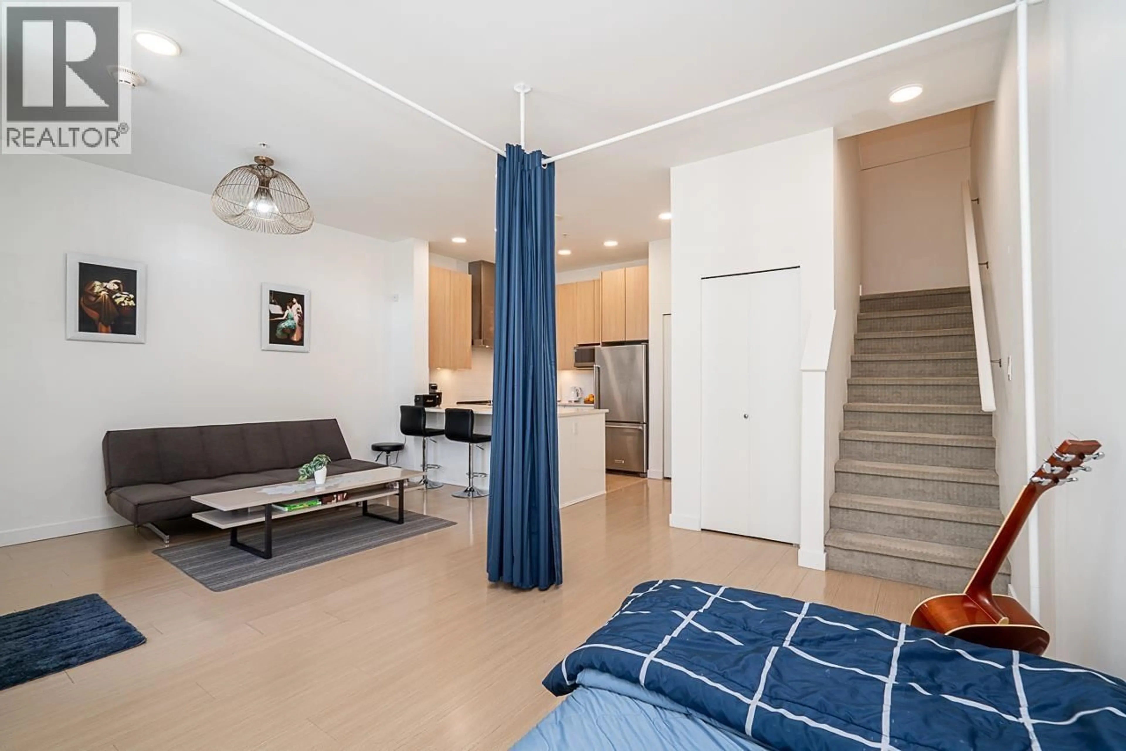 A pic of a room for 5423 LOUGHEED HIGHWAY, Burnaby British Columbia V5B0B4