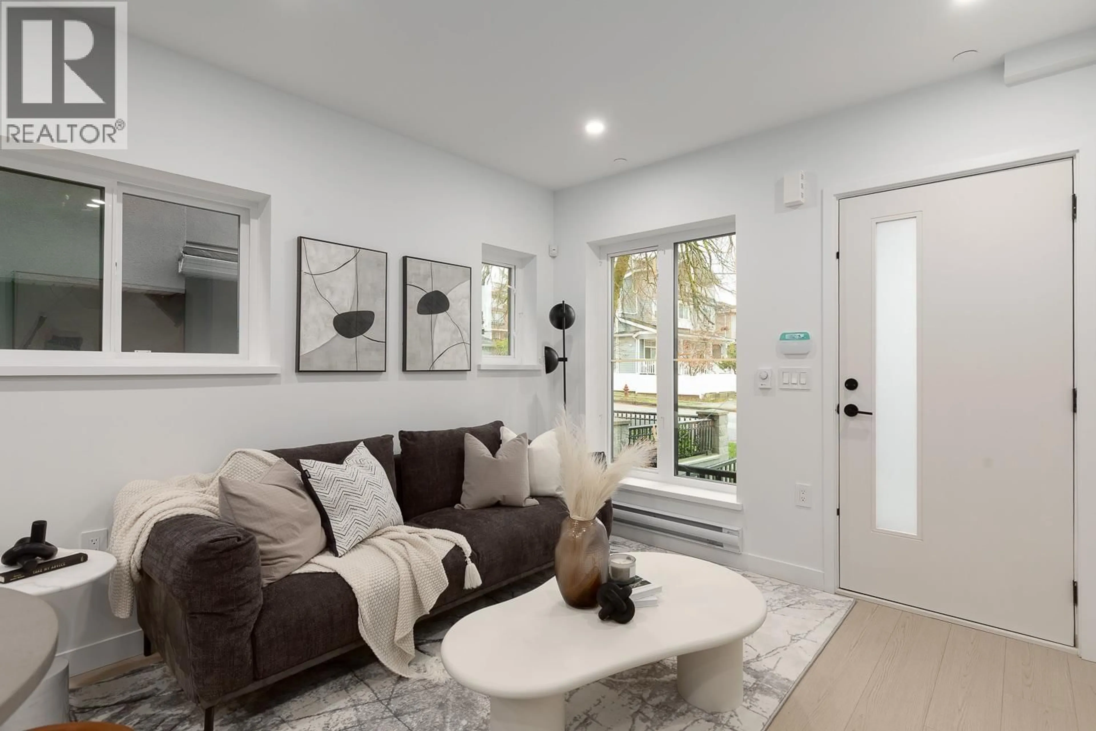 Living room with furniture, unknown for 201 - 2329 34TH AVENUE, Vancouver British Columbia V5R2S6