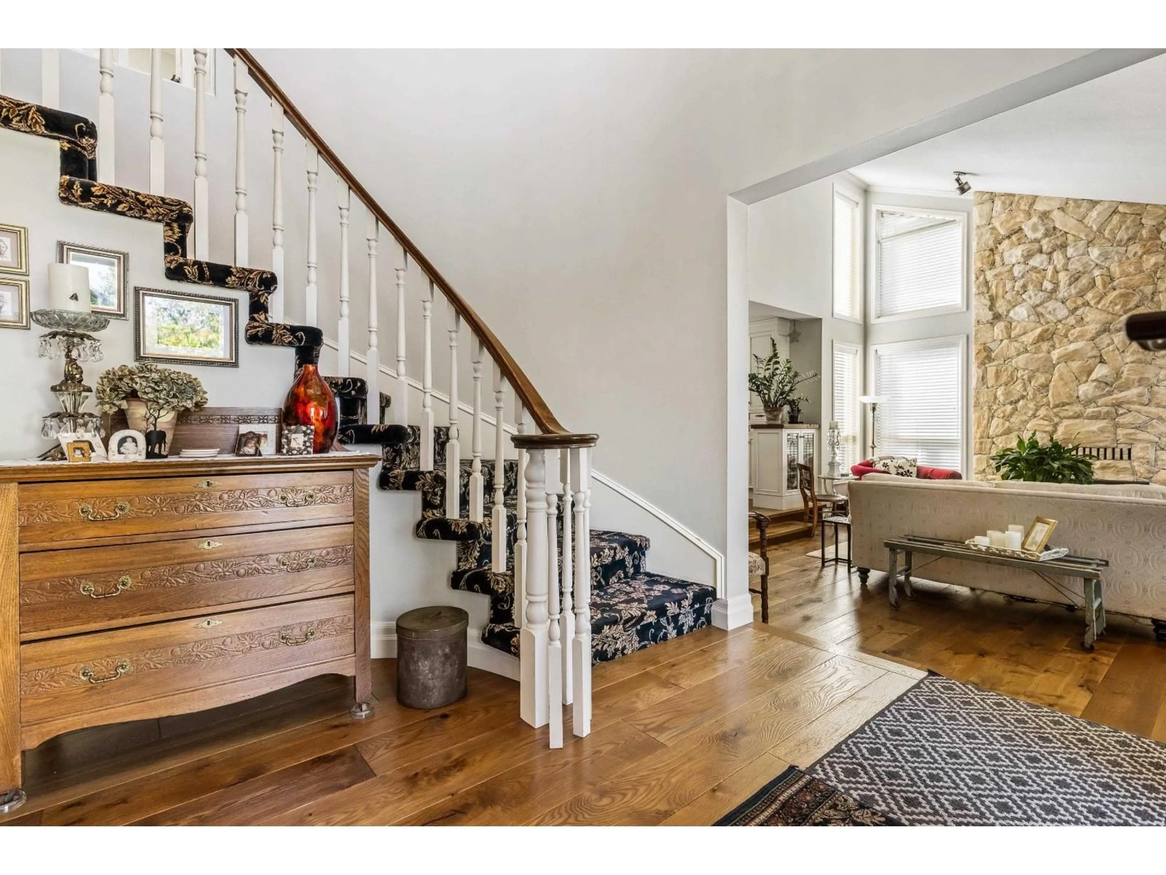 Indoor entryway for 2482 SUNNYSIDE VIEW, Abbotsford British Columbia V2T4K7