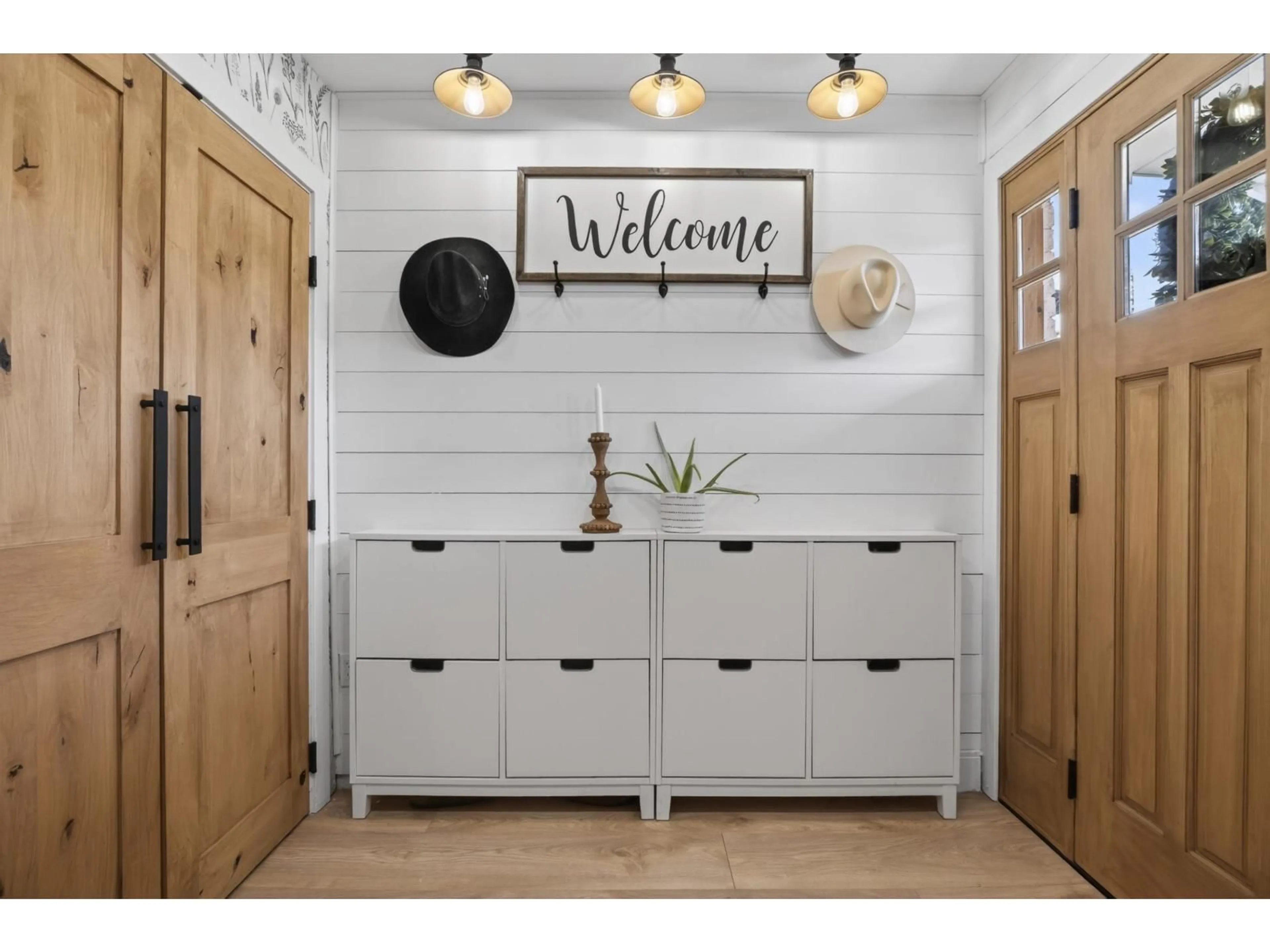 Indoor entryway for 27015 34A AVENUE, Langley British Columbia V4W3H3