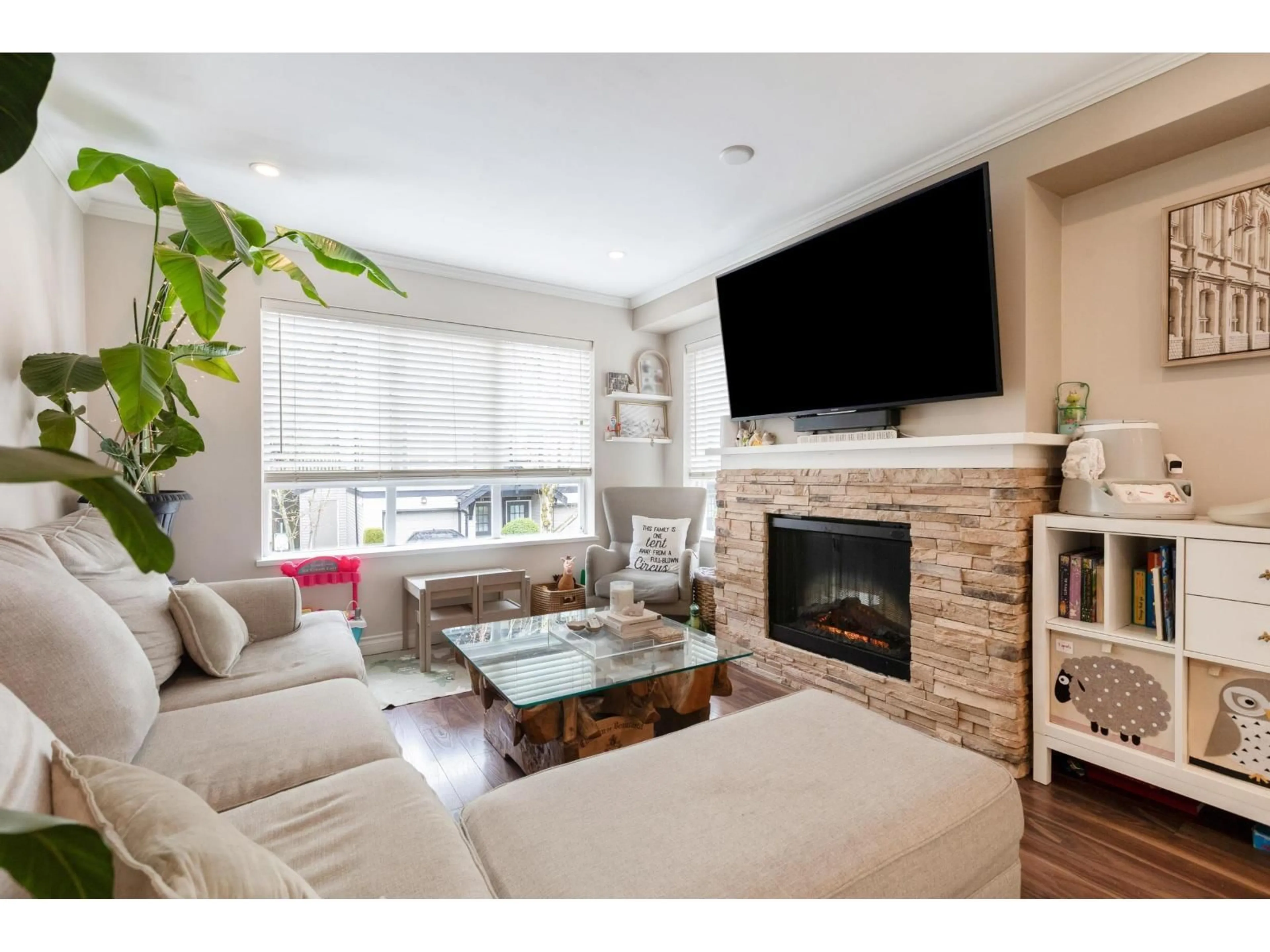 Living room with furniture, unknown for 11 - 6747 203 STREET, Langley British Columbia V2Y3B5